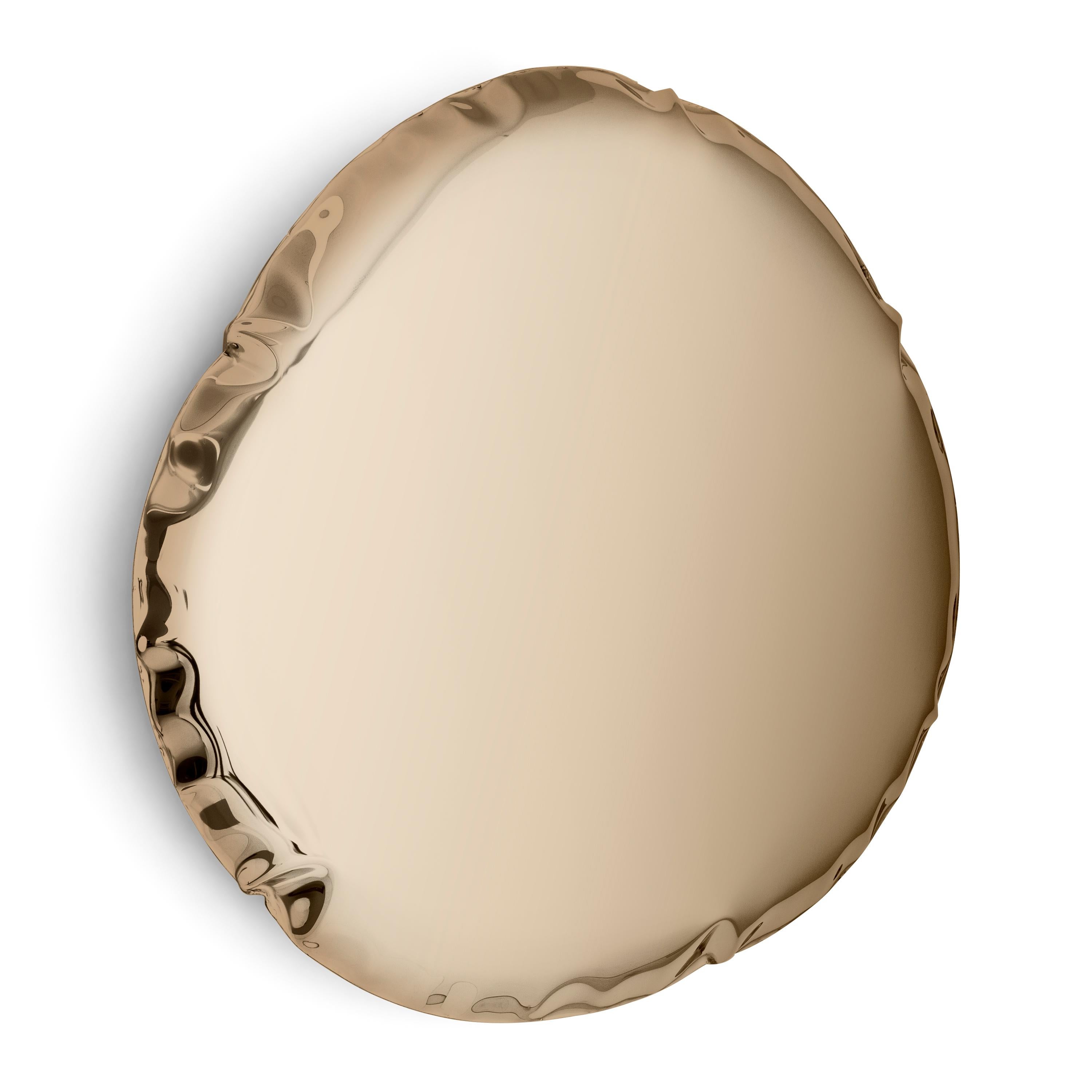 Miroir mural classique tafla O6 doré par Zieta
Dimensions : D 6 x L 50 x H 55 cm 
Matériau : Acier inoxydable.
Finition : Or classique. 
Finitions disponibles : Acier inoxydable, blanc mat, saphir/émeraude, saphir, émeraude, bleu profond de
