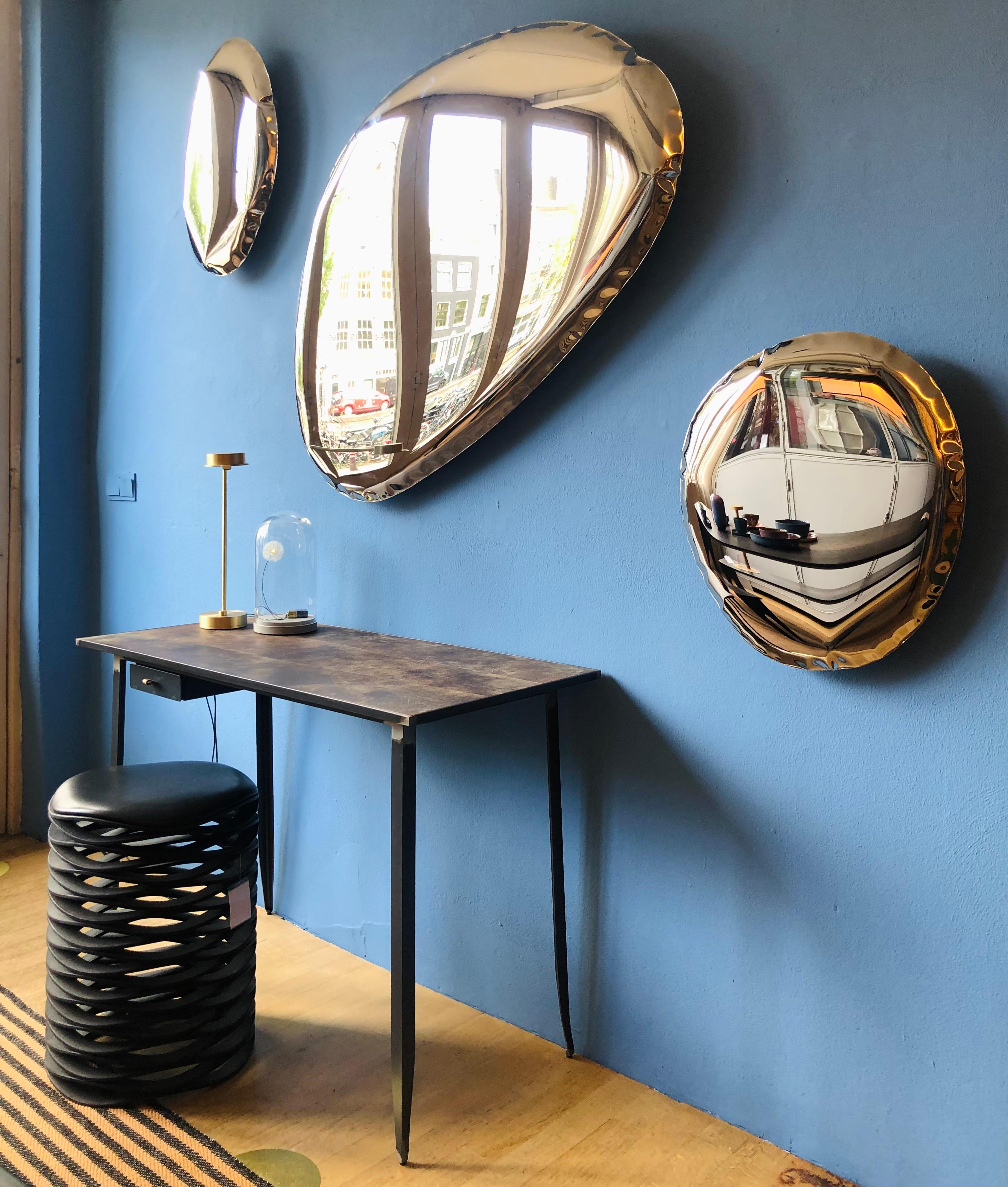 Acier inoxydable Miroir mural classique Tafla O6 doré par Zieta en vente