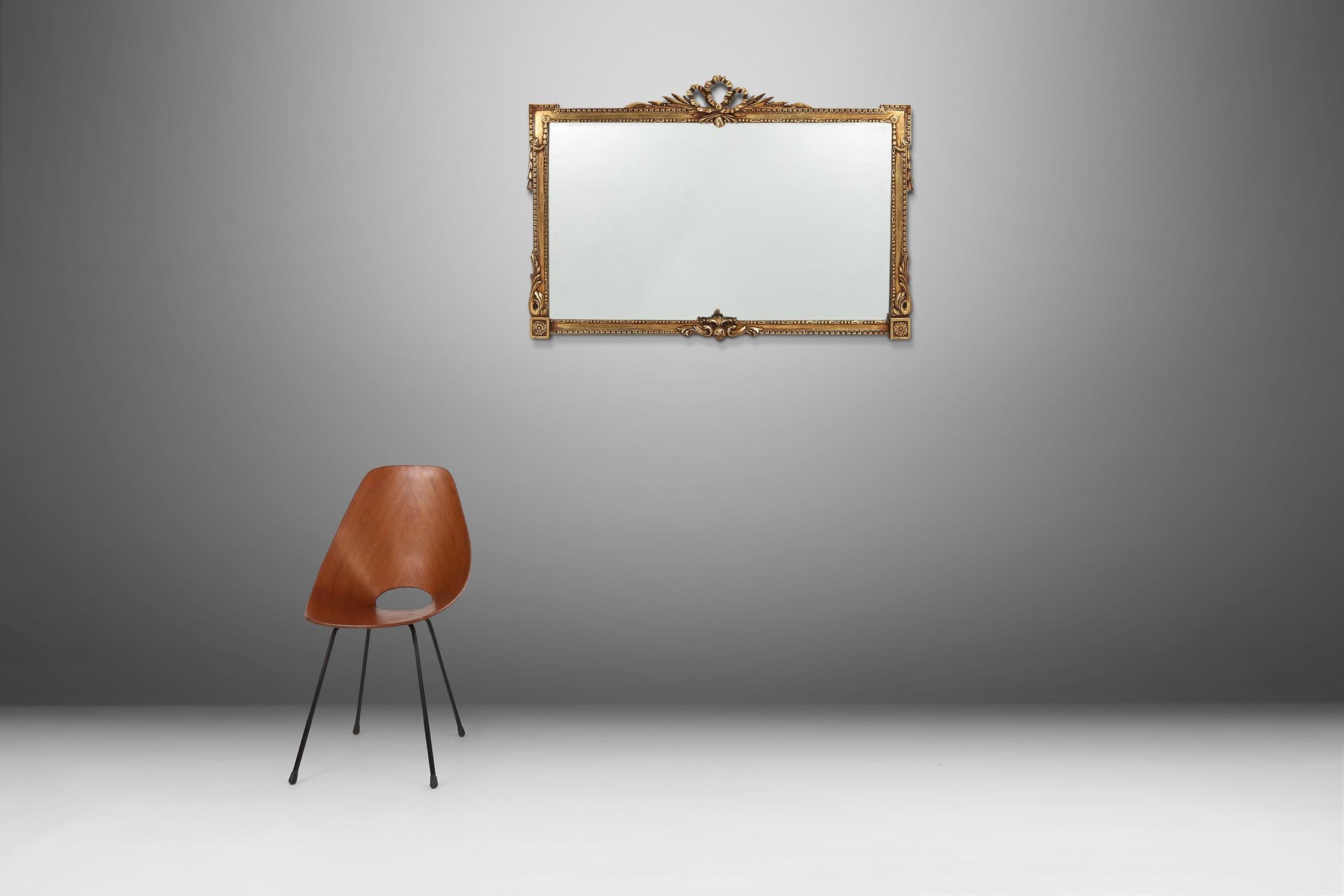 Classic golden mirror For Sale 3