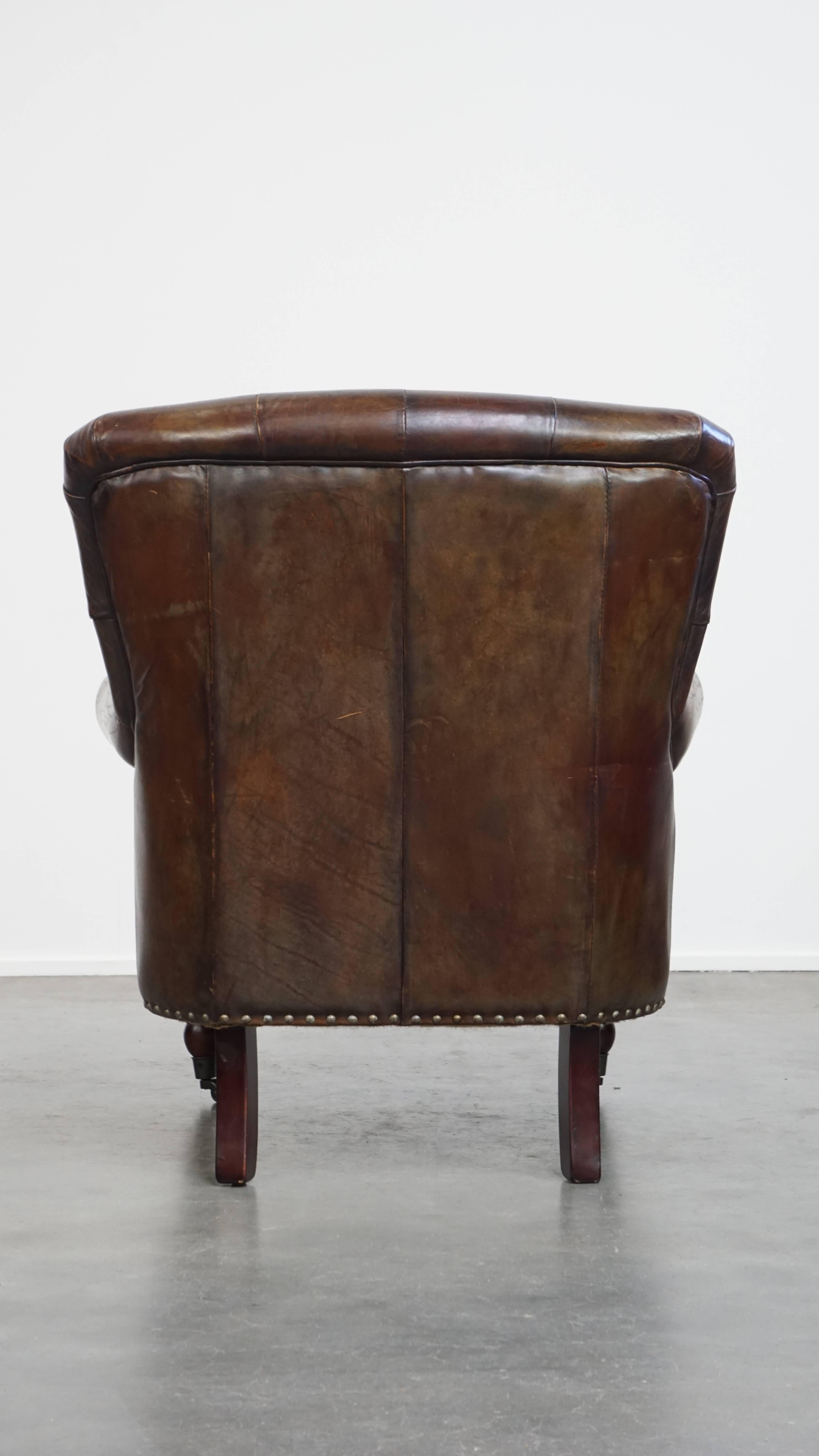 XX secolo Poltrona Chesterfield in pelle di vacchetta color cognac a grana classica in vendita