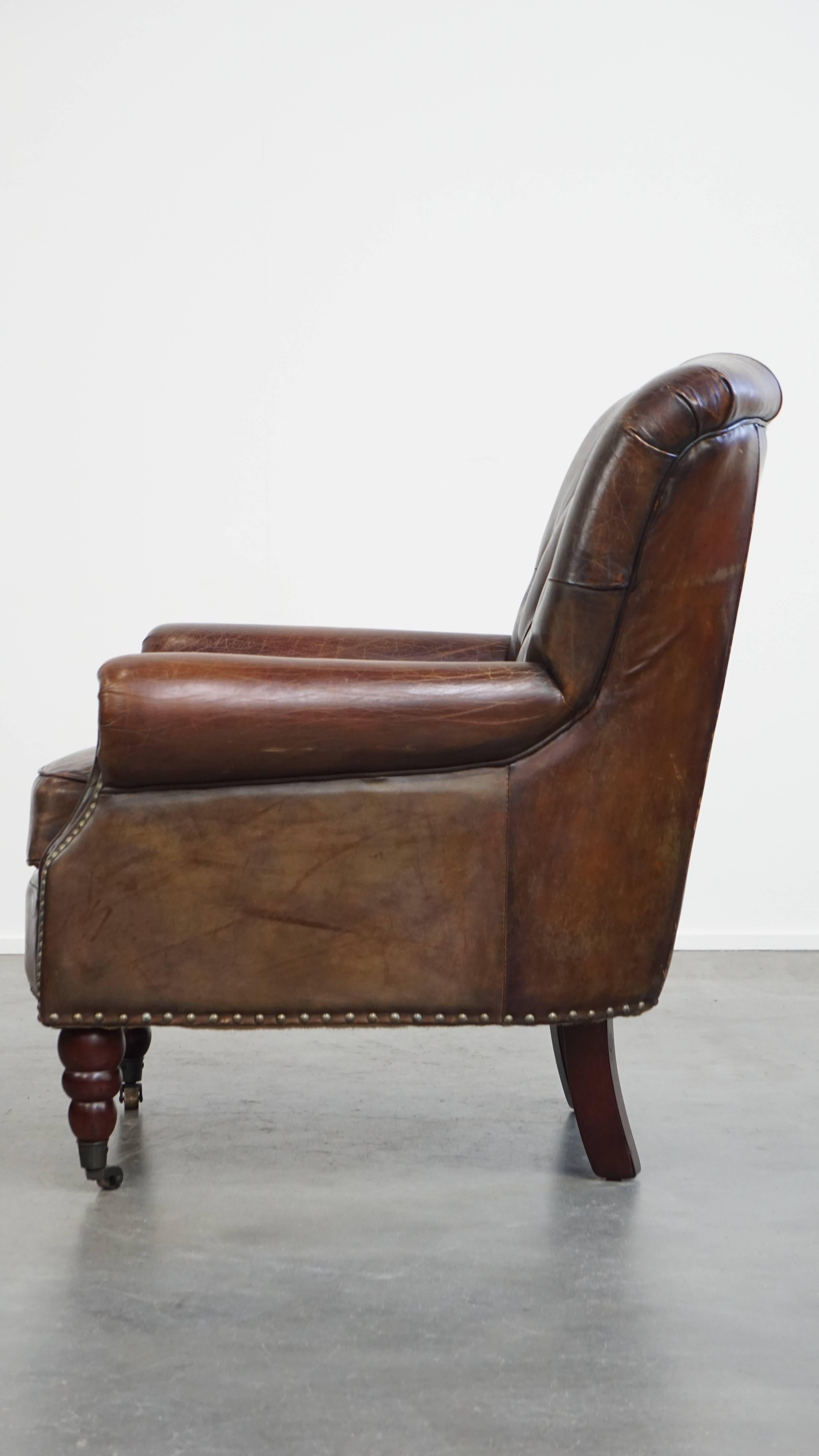 Vacchetta Poltrona Chesterfield in pelle di vacchetta color cognac a grana classica in vendita