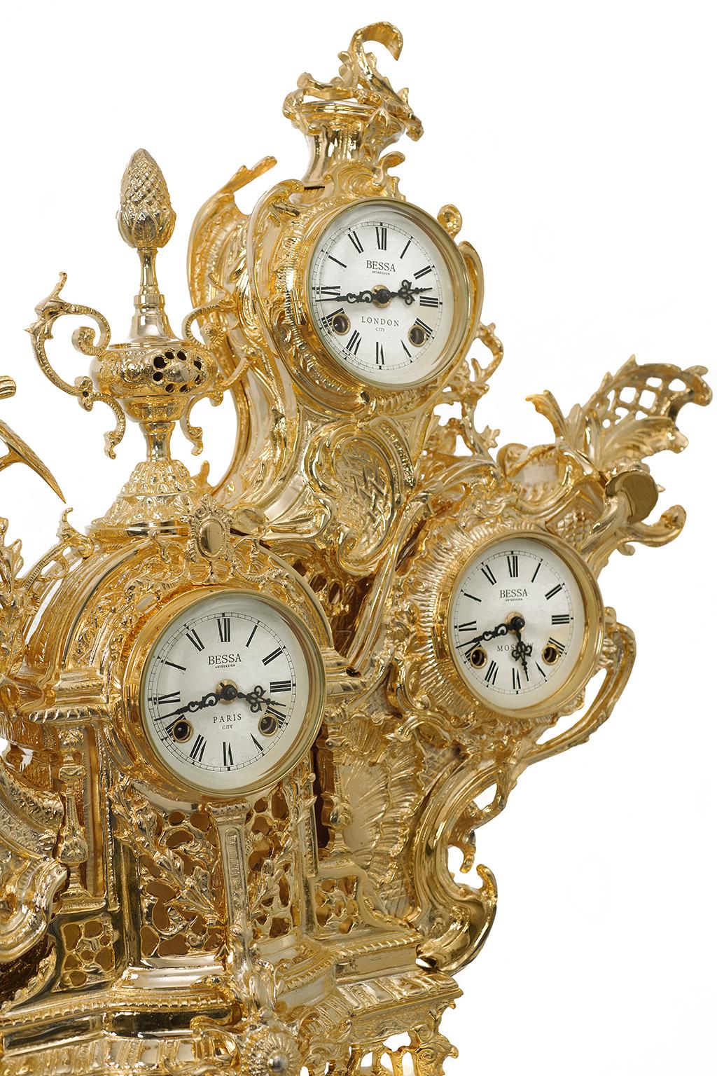Portugais Horloge de table grand-père Classic, laiton poli or et marbre or Calacatta en vente