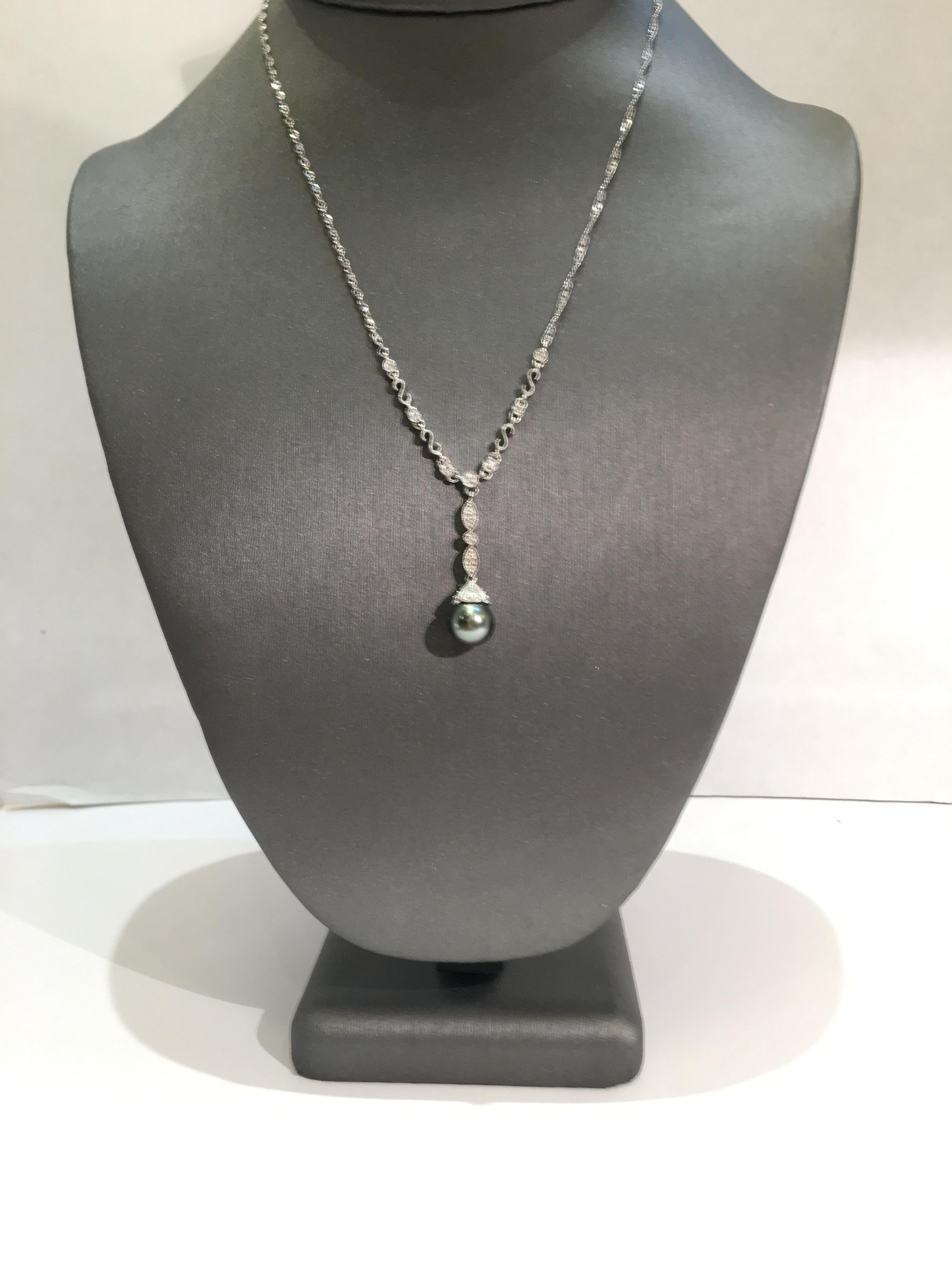Classic Gray Tahitian Pearl and Diamond 14 Karat White Gold Drop Necklace For Sale 1