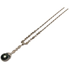 Collier classique en goutte en or blanc 14 carats avec perles de Tahiti grises et diamants