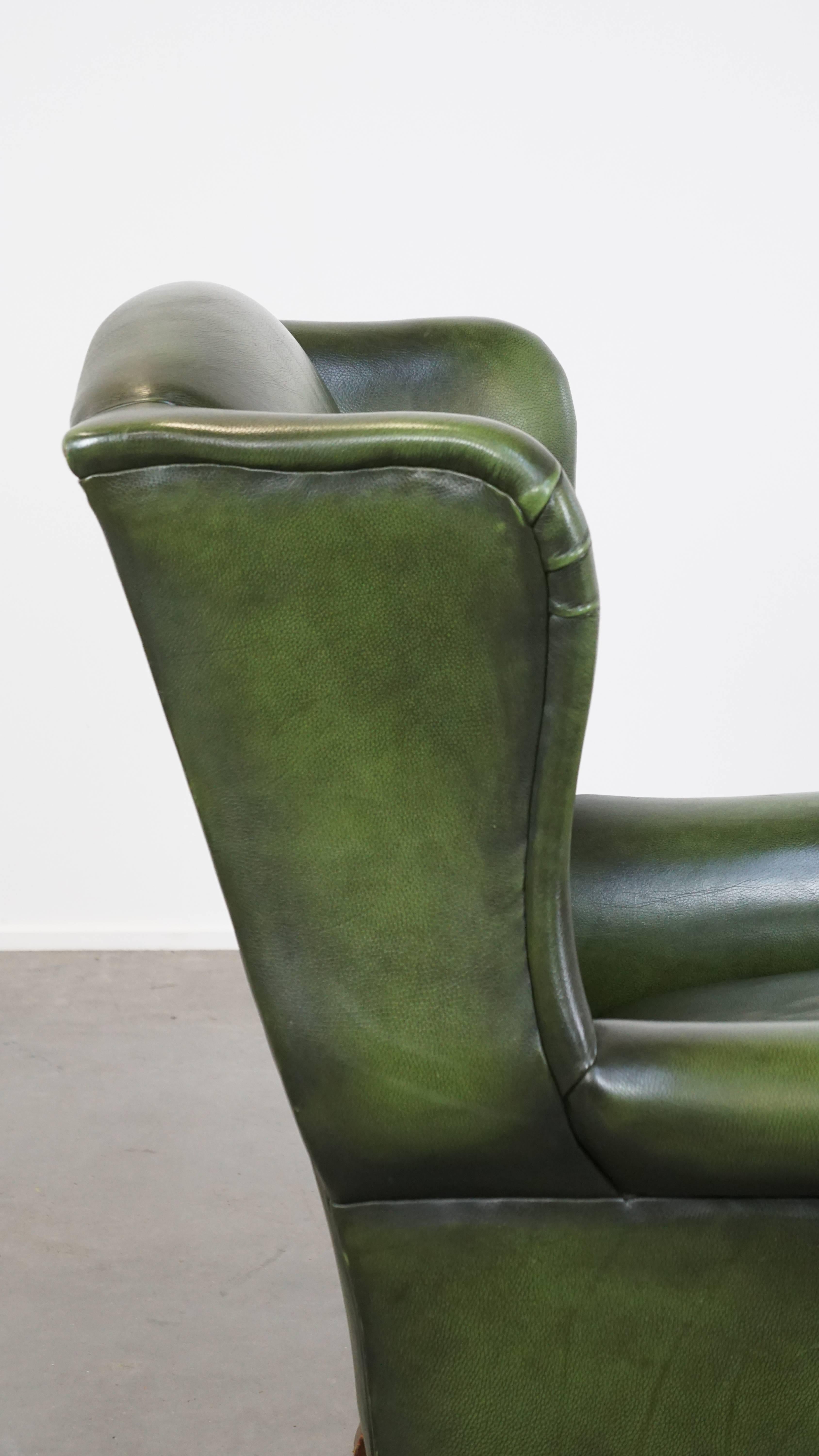 Classic green cowhide English Chesterfield wing chair with a comfortable seat For Sale 6