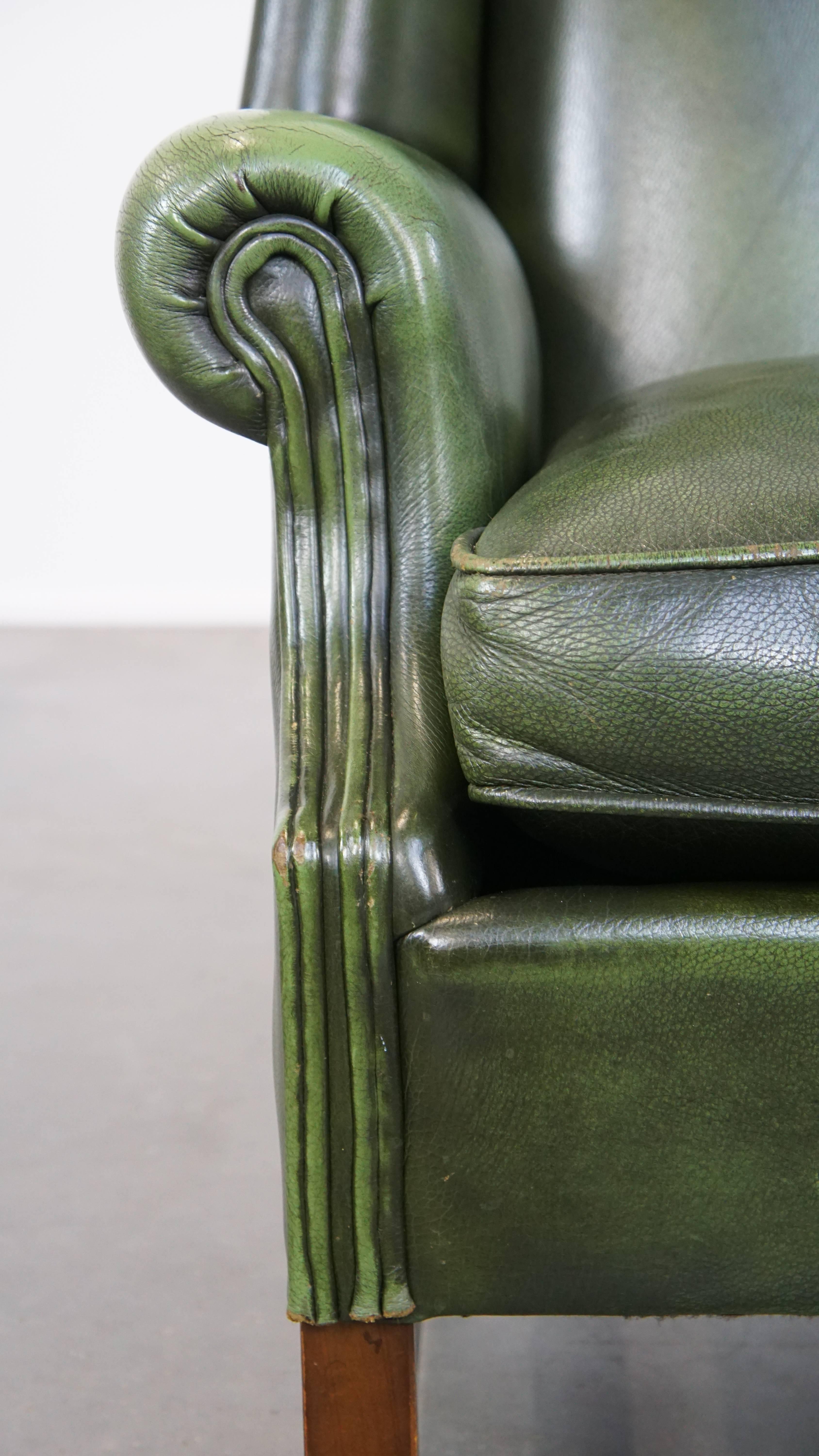 Classic green cowhide English Chesterfield wing chair with a comfortable seat For Sale 3