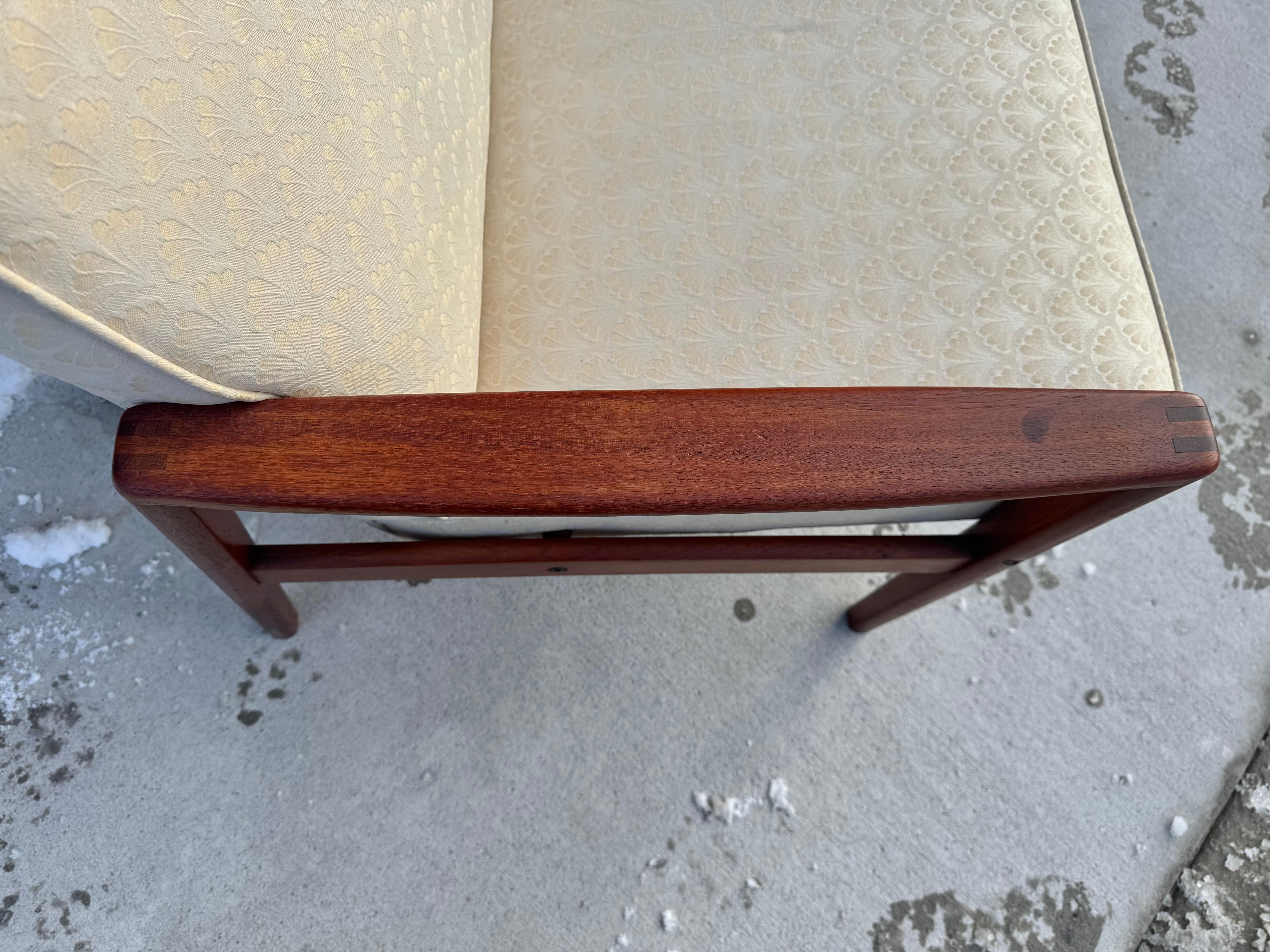 Classic Grete Jalk Three Seat Sofa, Teak / Fabric made in Denmark Escandinavo moderno en venta