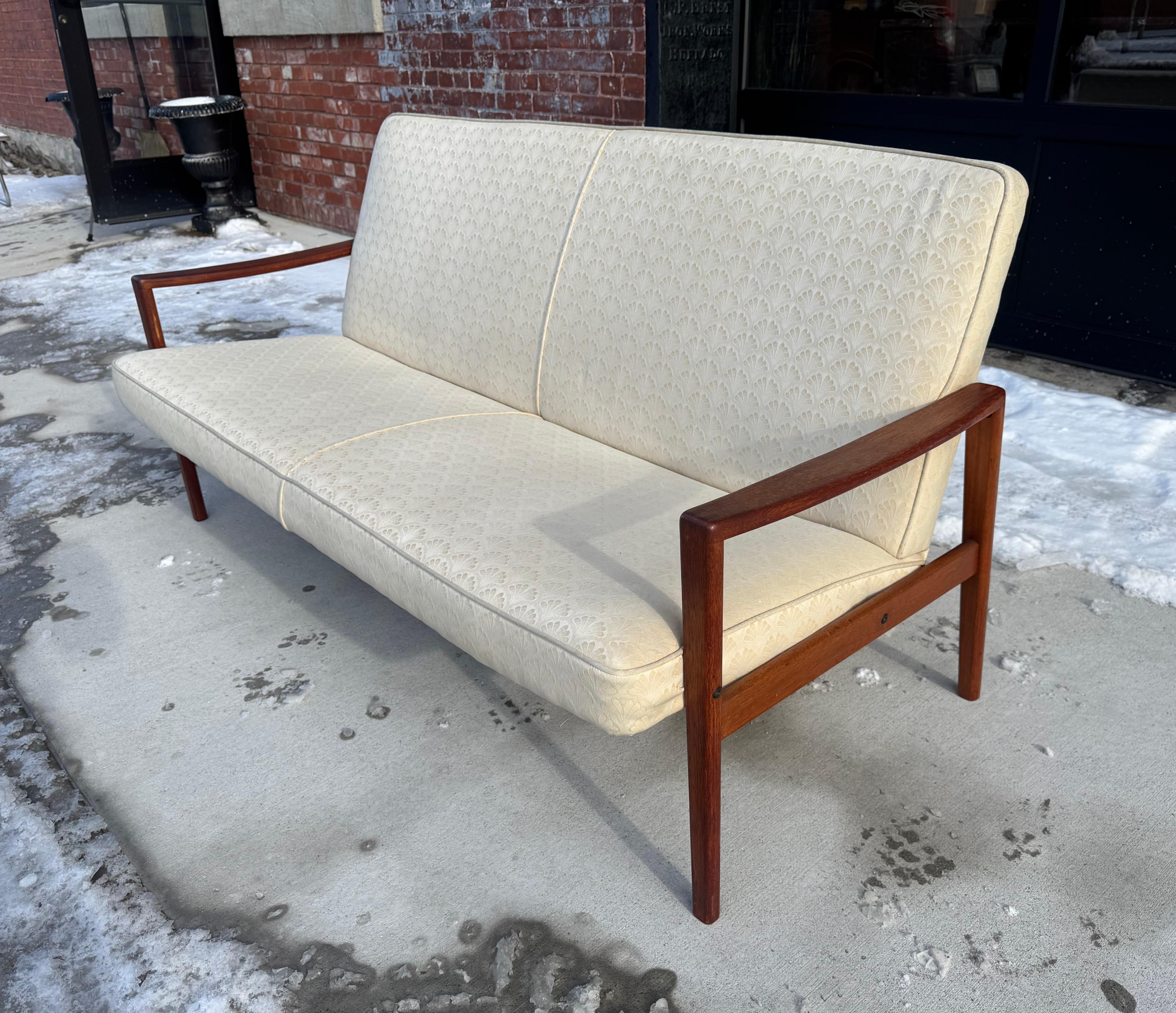 Classic Grete Jalk Three Seat Sofa, Teak / Fabric made in Denmark en venta 1