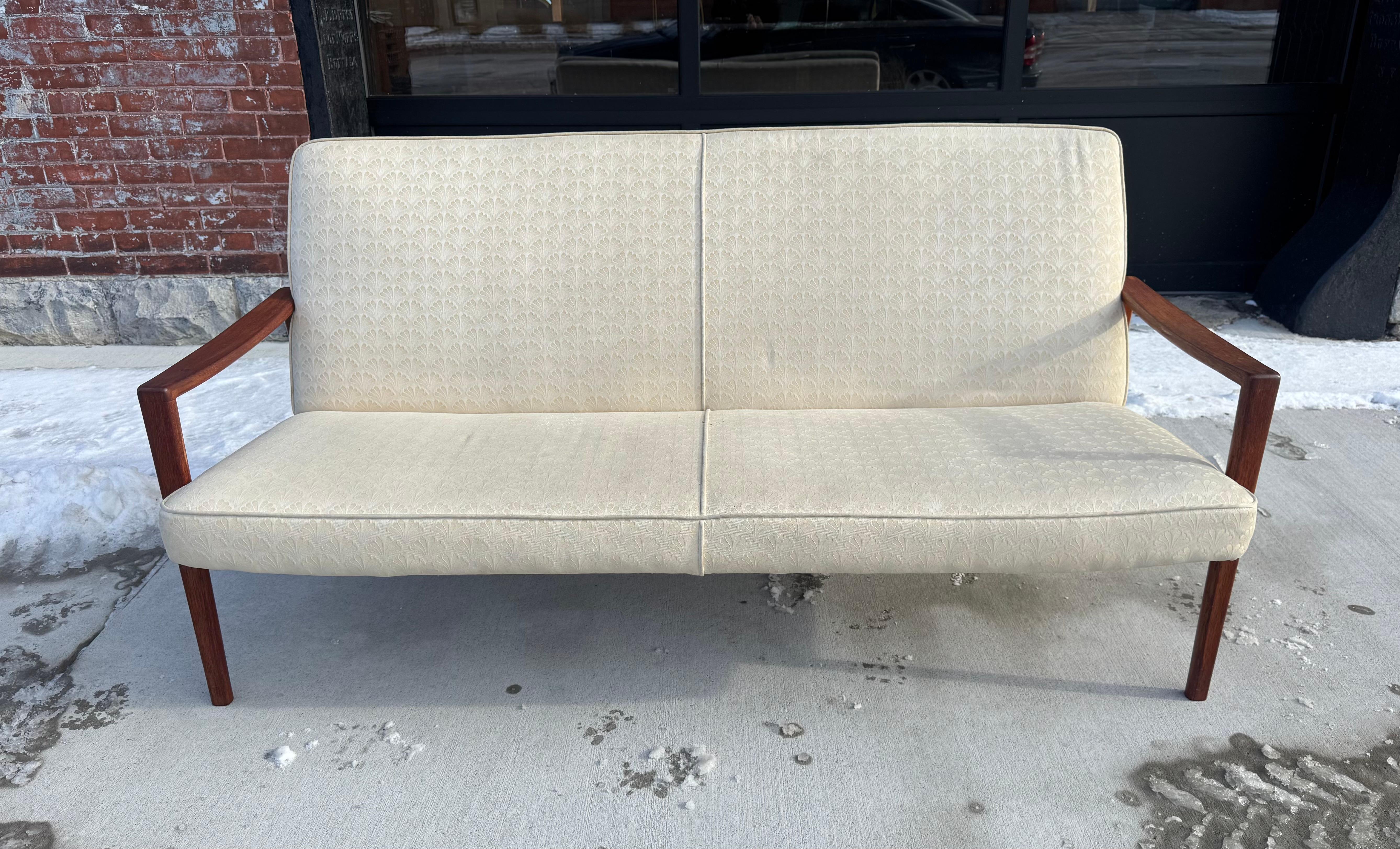 Classic Grete Jalk Three Seat Sofa, Teak / Fabric made in Denmark en venta 2