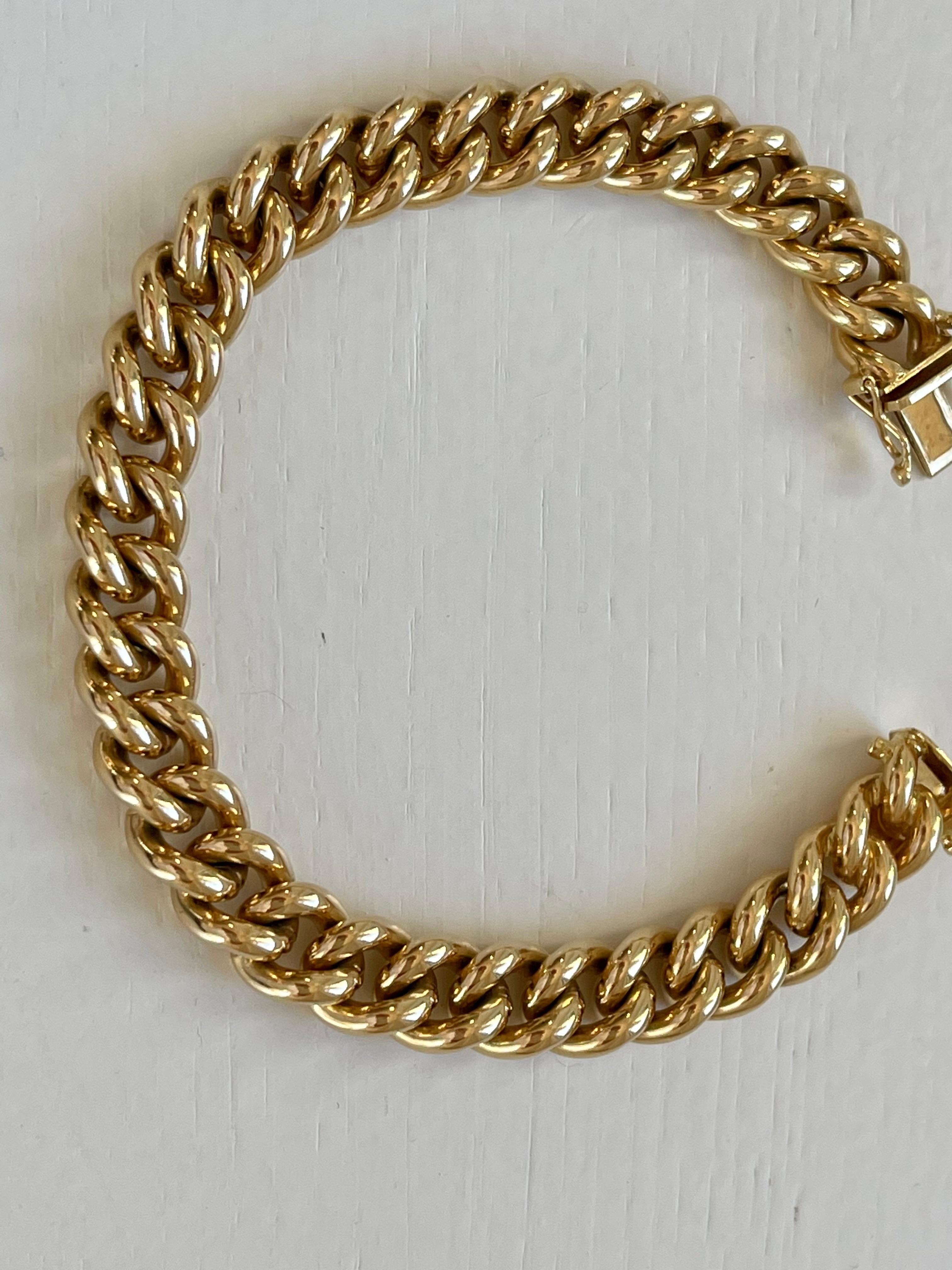 Solid 18 K yellow Gold Groumette Bracelet, a real evergreen! Signed A. Kurz Switzerland. Length: 18.5 cm. Weight: 67.60 grams. The link is 0.9 cm wide.
Masterfully handcrafted piece! Authenticity and money back is guaranteed.
For any enquires,