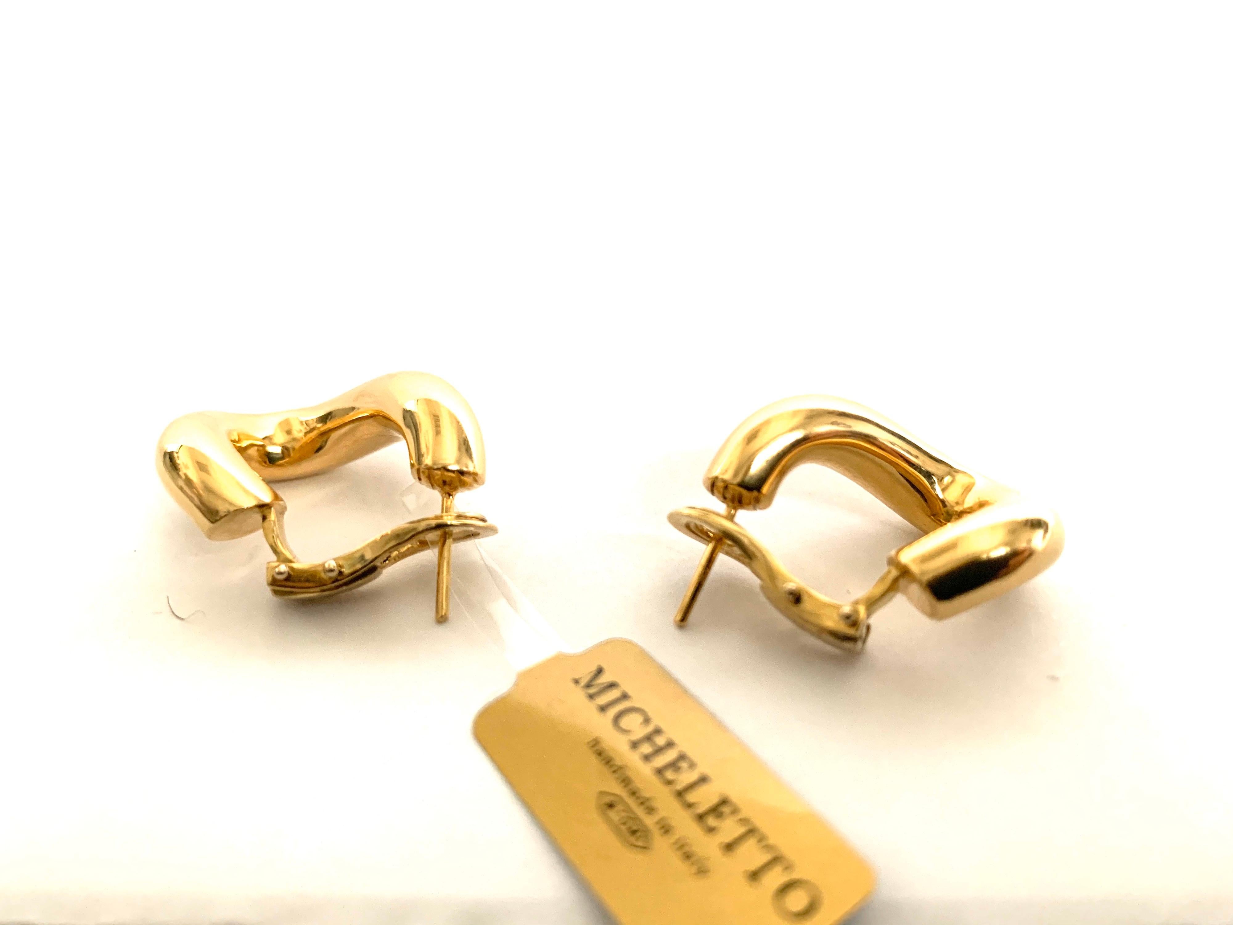 Women's Classic Groumette Pair of Earring 18 Karat Yellow Gold For Sale