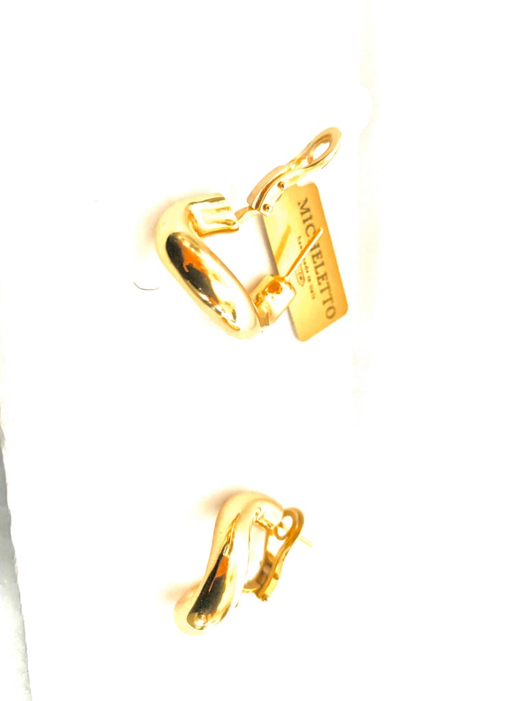 Classic Groumette Pair of Earring 18 Karat Yellow Gold For Sale 1