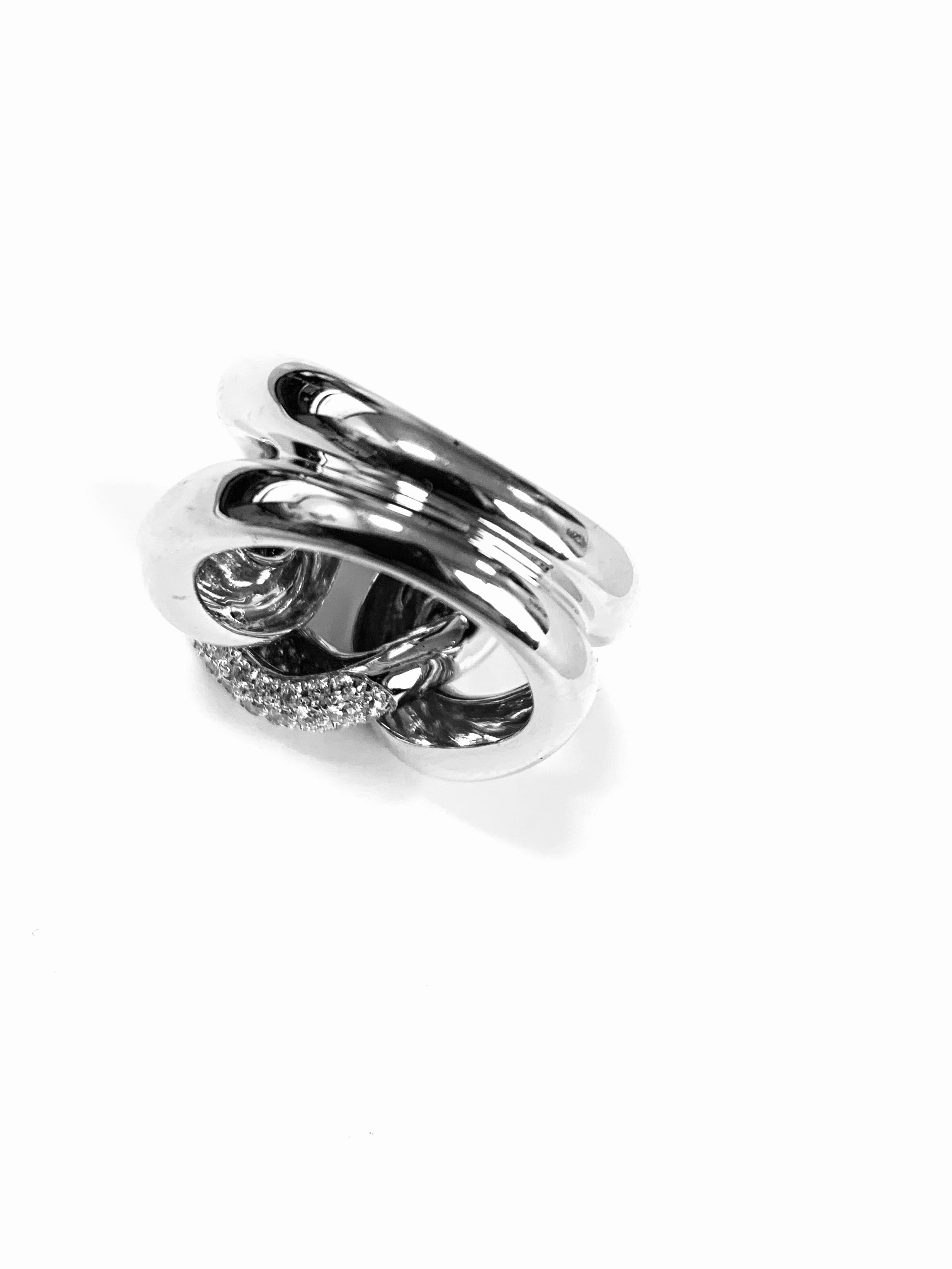 Classic Groumette Ring 18 Karat White Gold and Diamonds For Sale 2