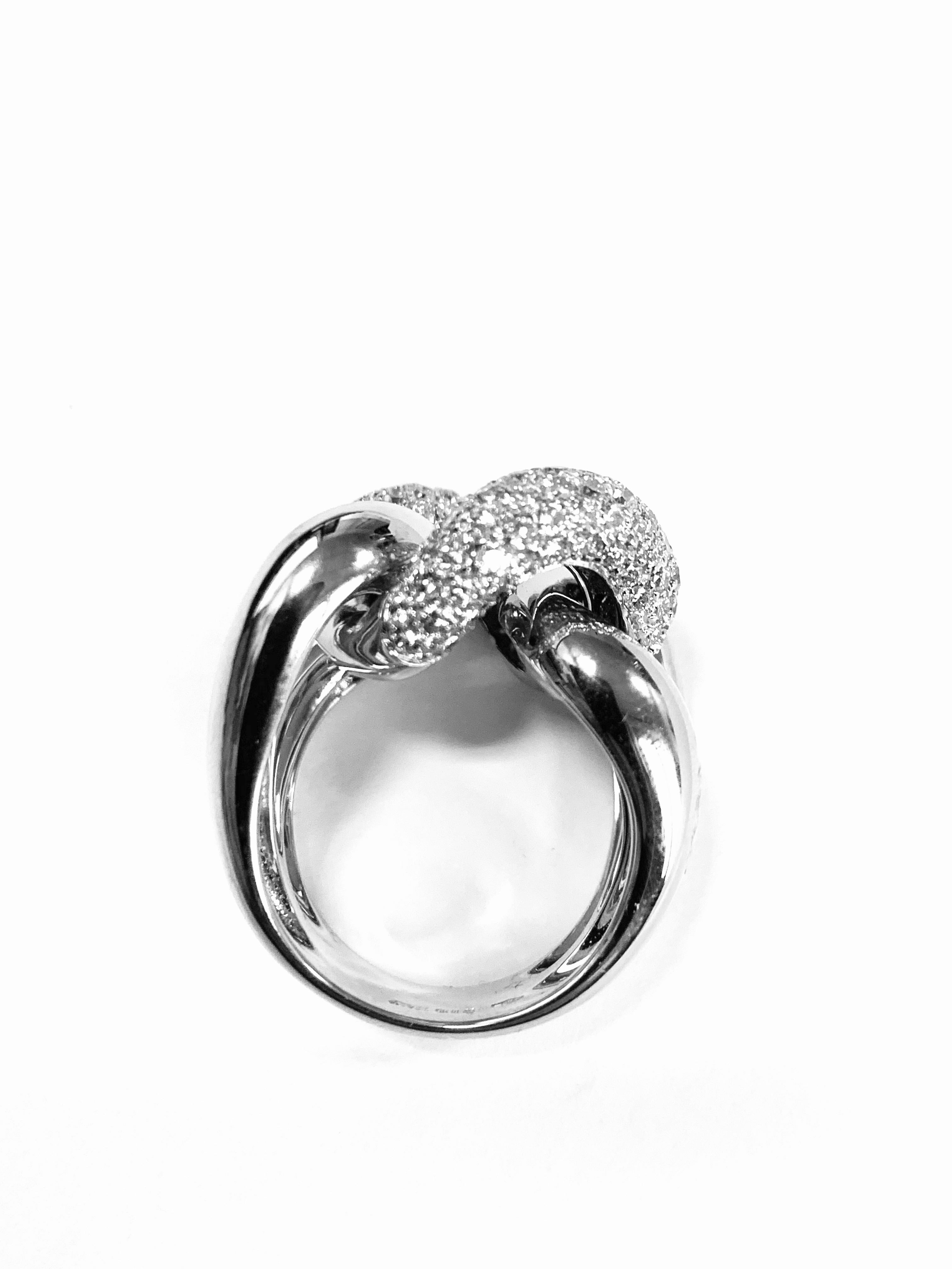Classic Groumette Ring 18 Karat White Gold and Diamonds For Sale 3