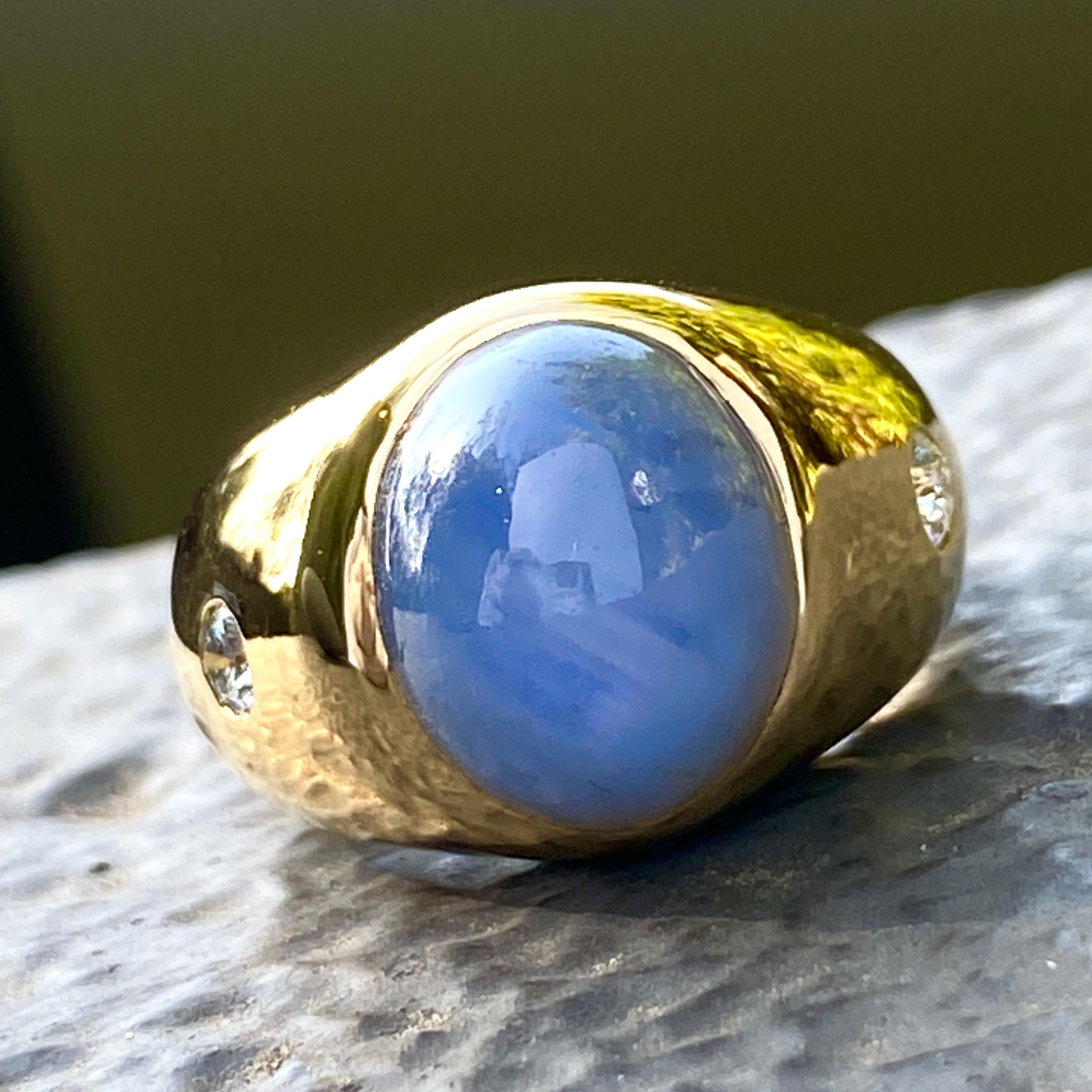 Classic Gypsy Ring with 19 Carat Star Sapphire & Side Diamonds in 18 Karat Gold In New Condition In Sherman Oaks, CA