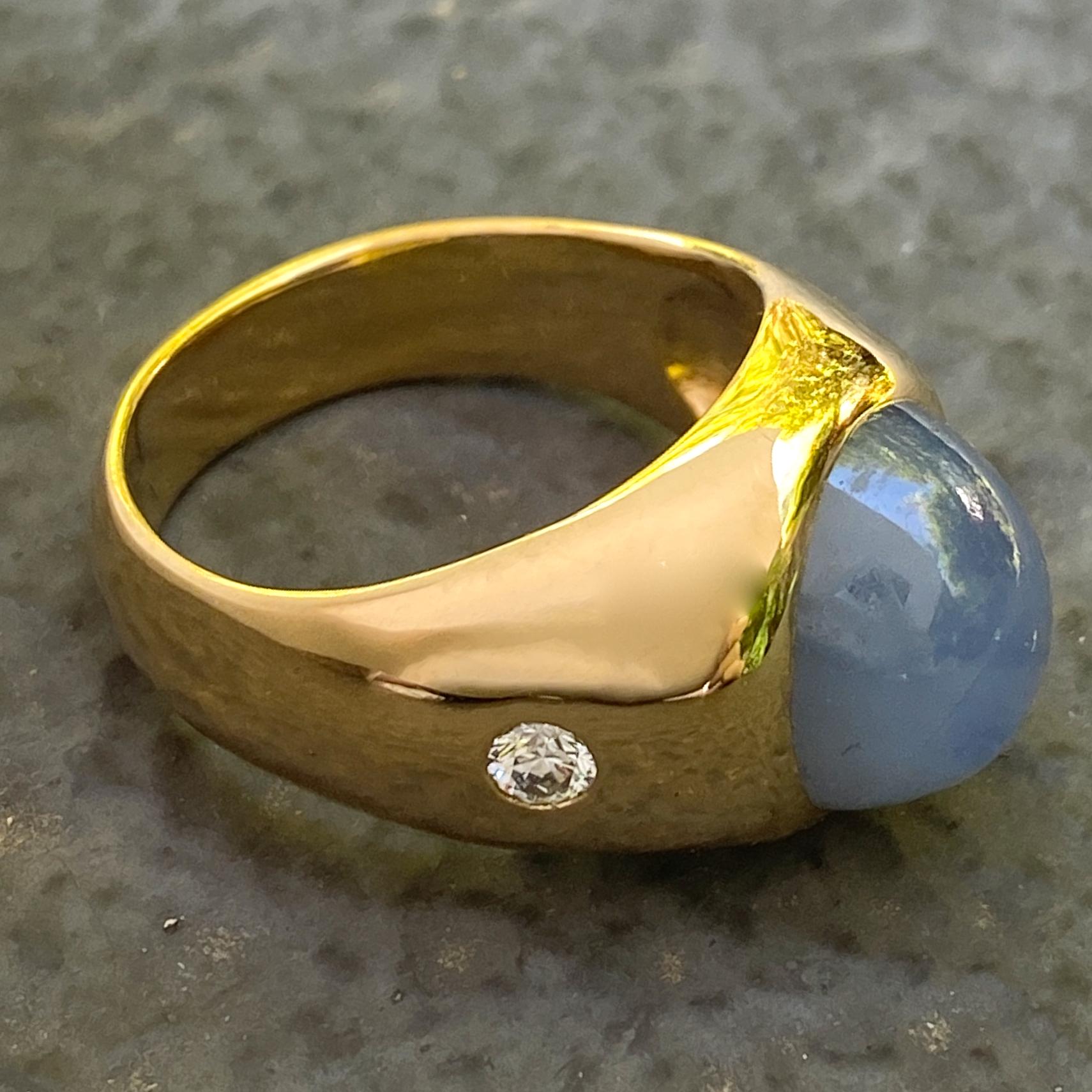 Women's or Men's Classic Gypsy Ring with 19 Carat Star Sapphire & Side Diamonds in 18 Karat Gold
