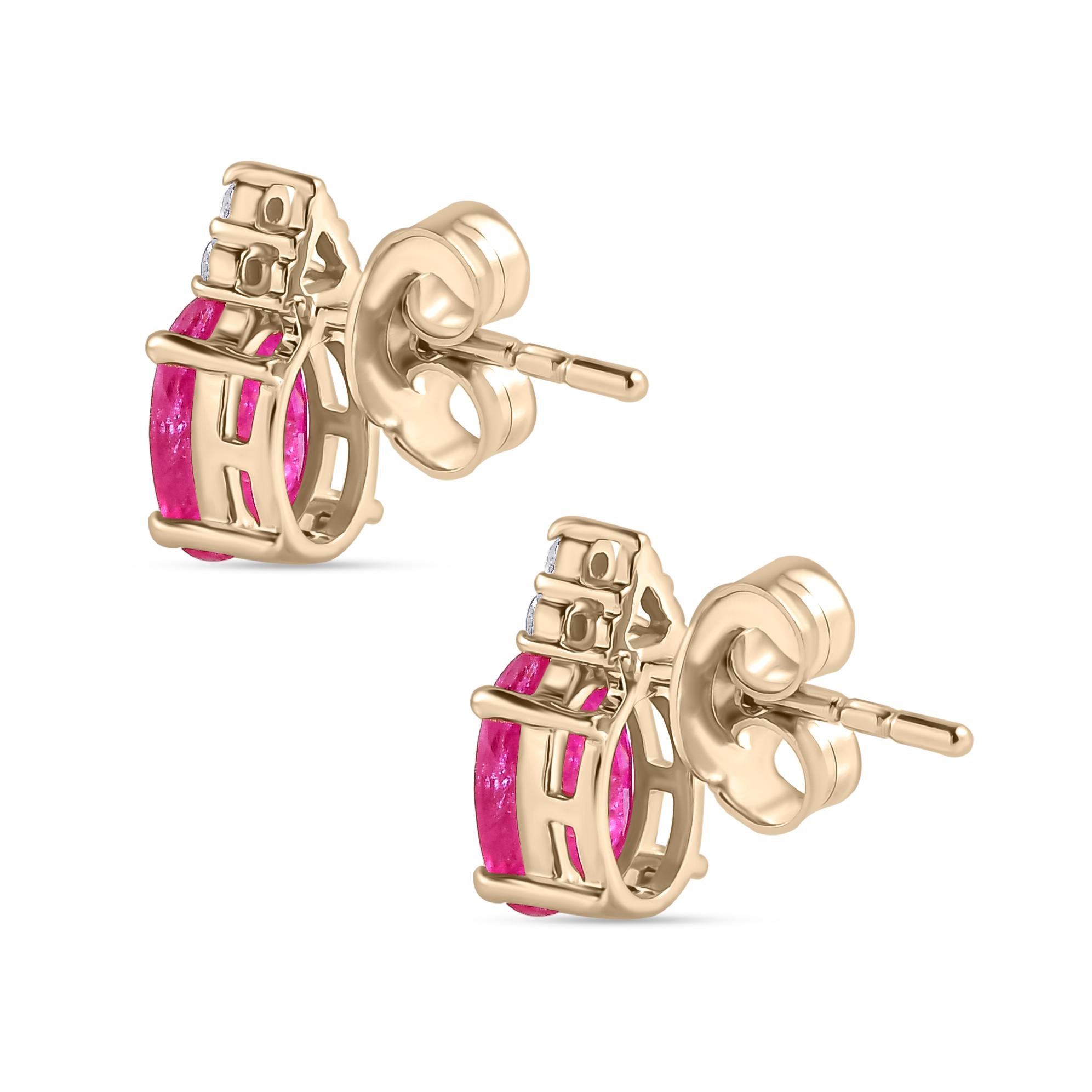 Boucles d'oreilles classiques en or jaune massif 14k, rubis et diamants, faites à la main Neuf - En vente à New York, NY