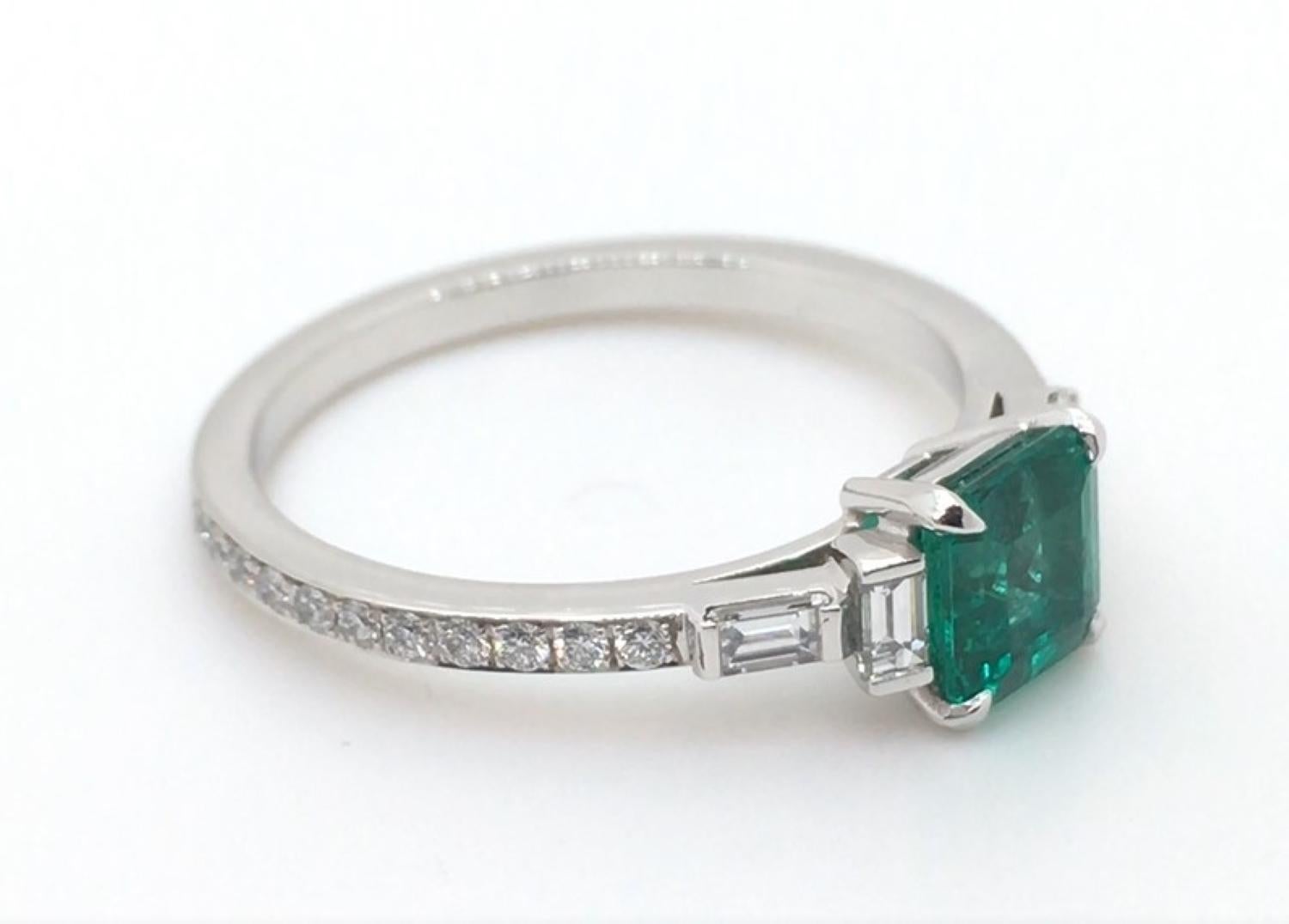 emerald platinum ring