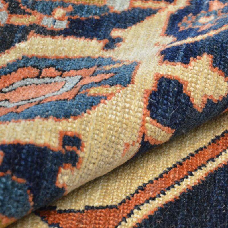 Classic handmade Serapy design in late 19th century woolen pattern, circa 1900 In Excellent Condition For Sale In MADRID, ES