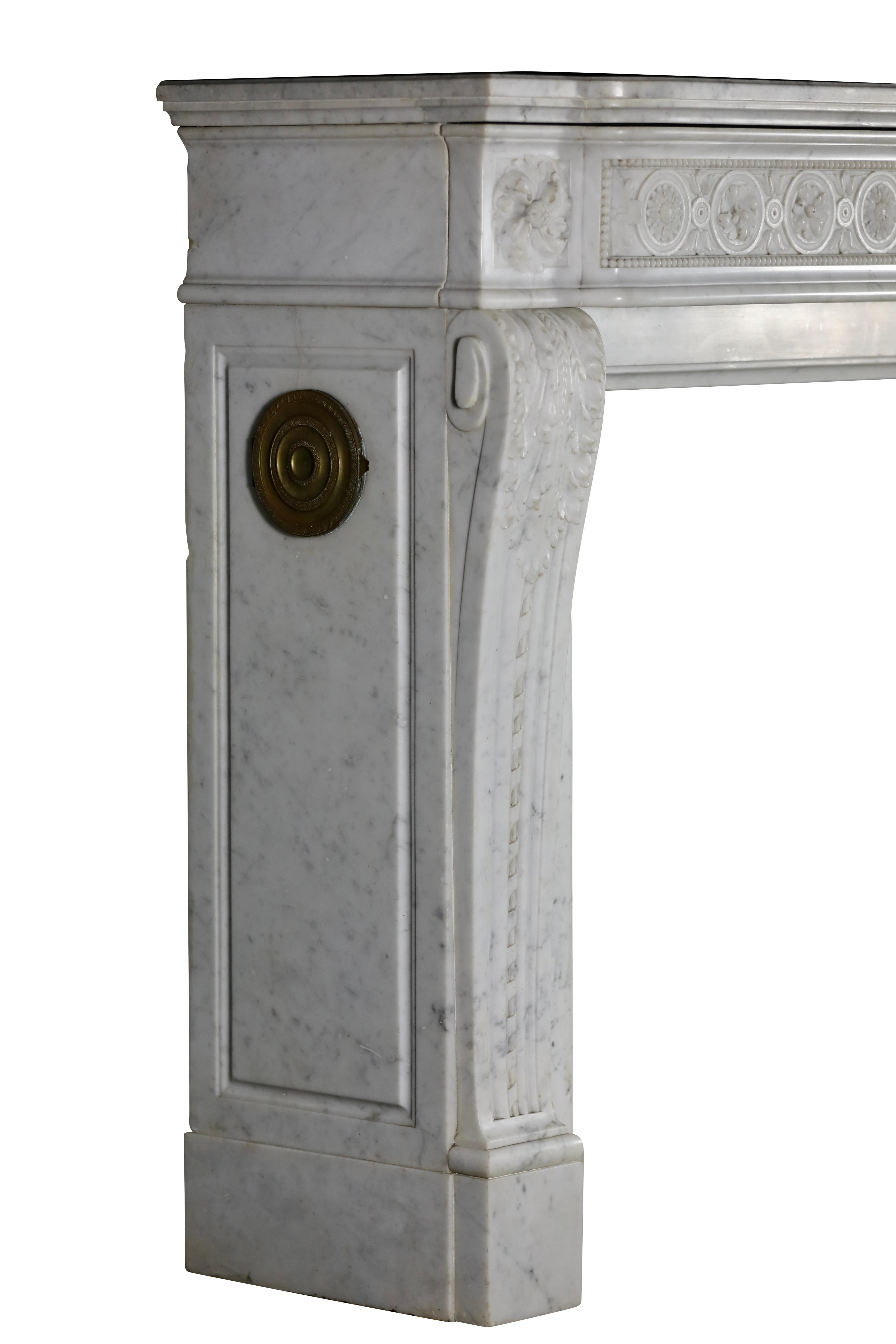 Classic Haussmannien Weißer Marmor Louis XVI Style Kamin Surround aus Paris im Angebot 5