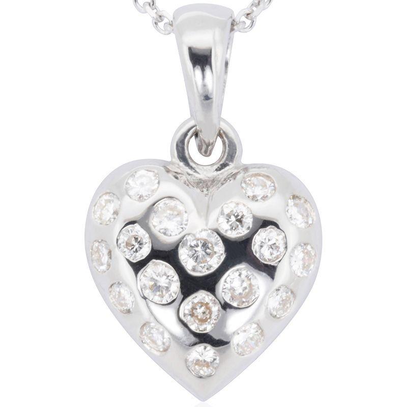 Round Cut Classic Heart-shaped Necklace with Diamonds For Sale