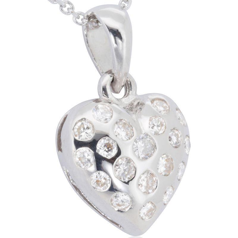 Classic Heart-shaped Necklace with Diamonds In New Condition For Sale In רמת גן, IL