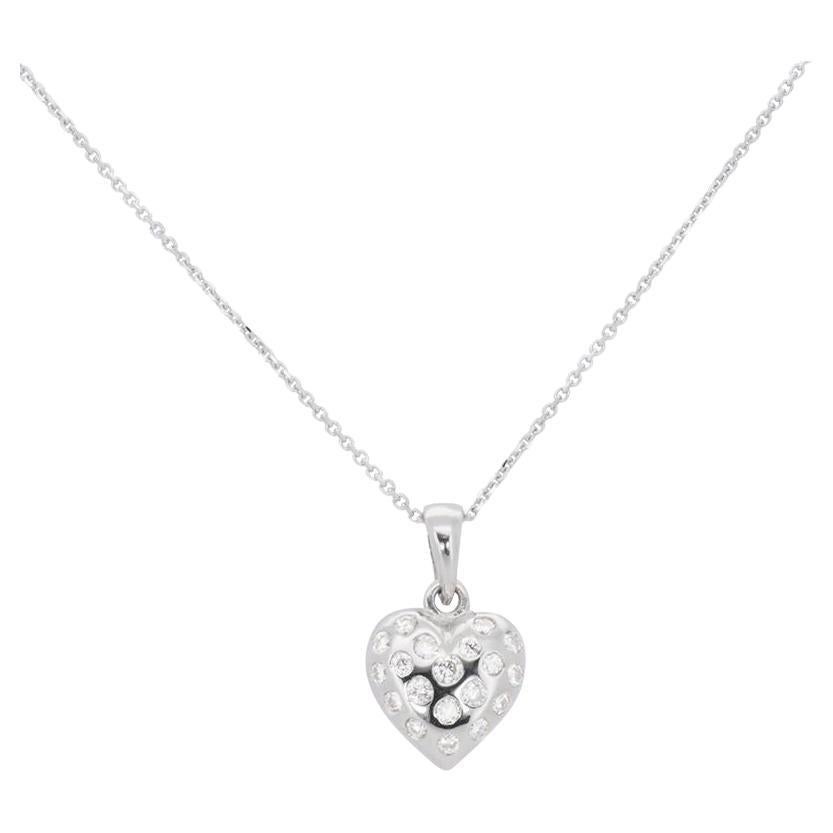 Classic Heart-shaped Necklace with Diamonds For Sale