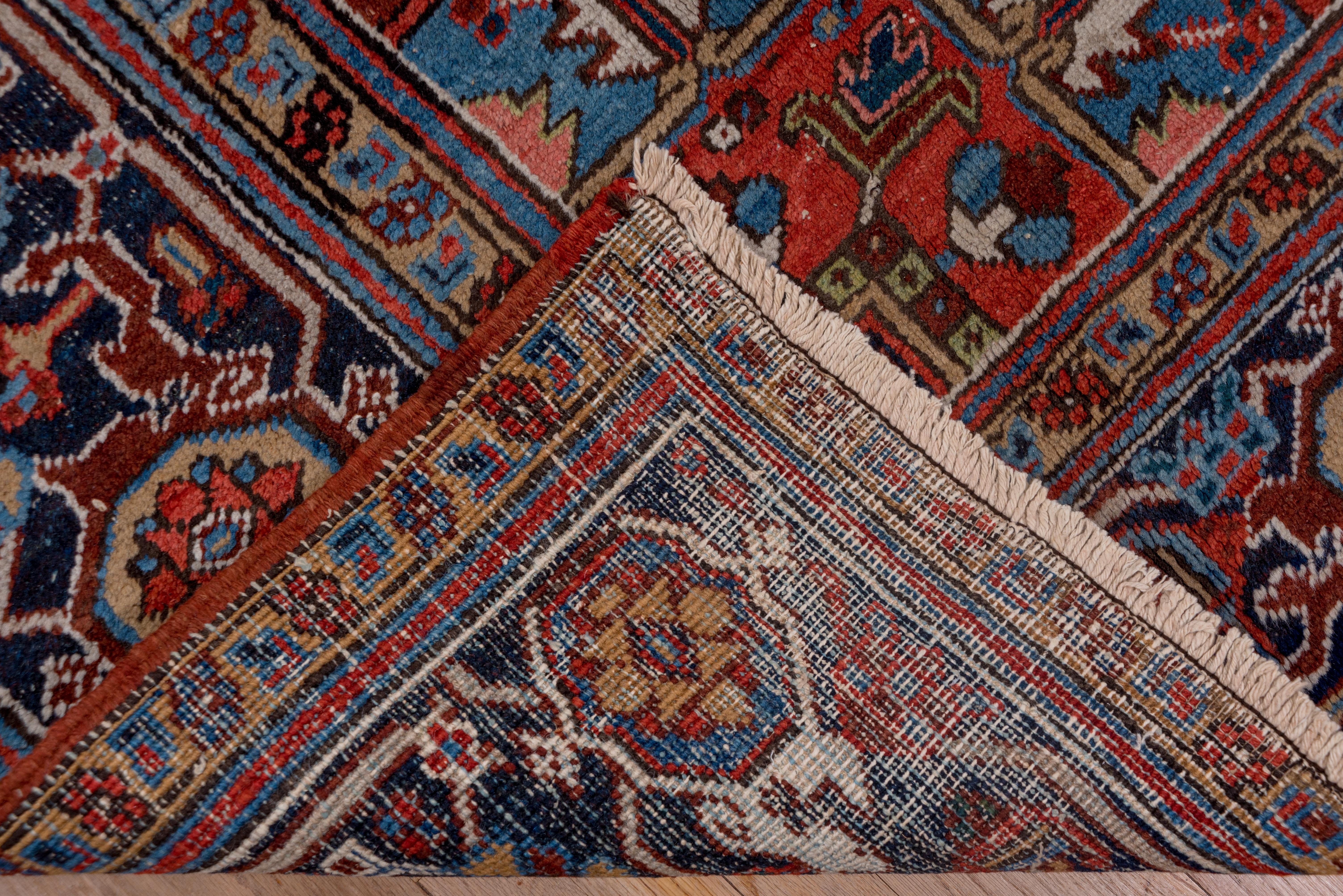 Classic Heriz Carpet, circa 1930s In Good Condition For Sale In New York, NY