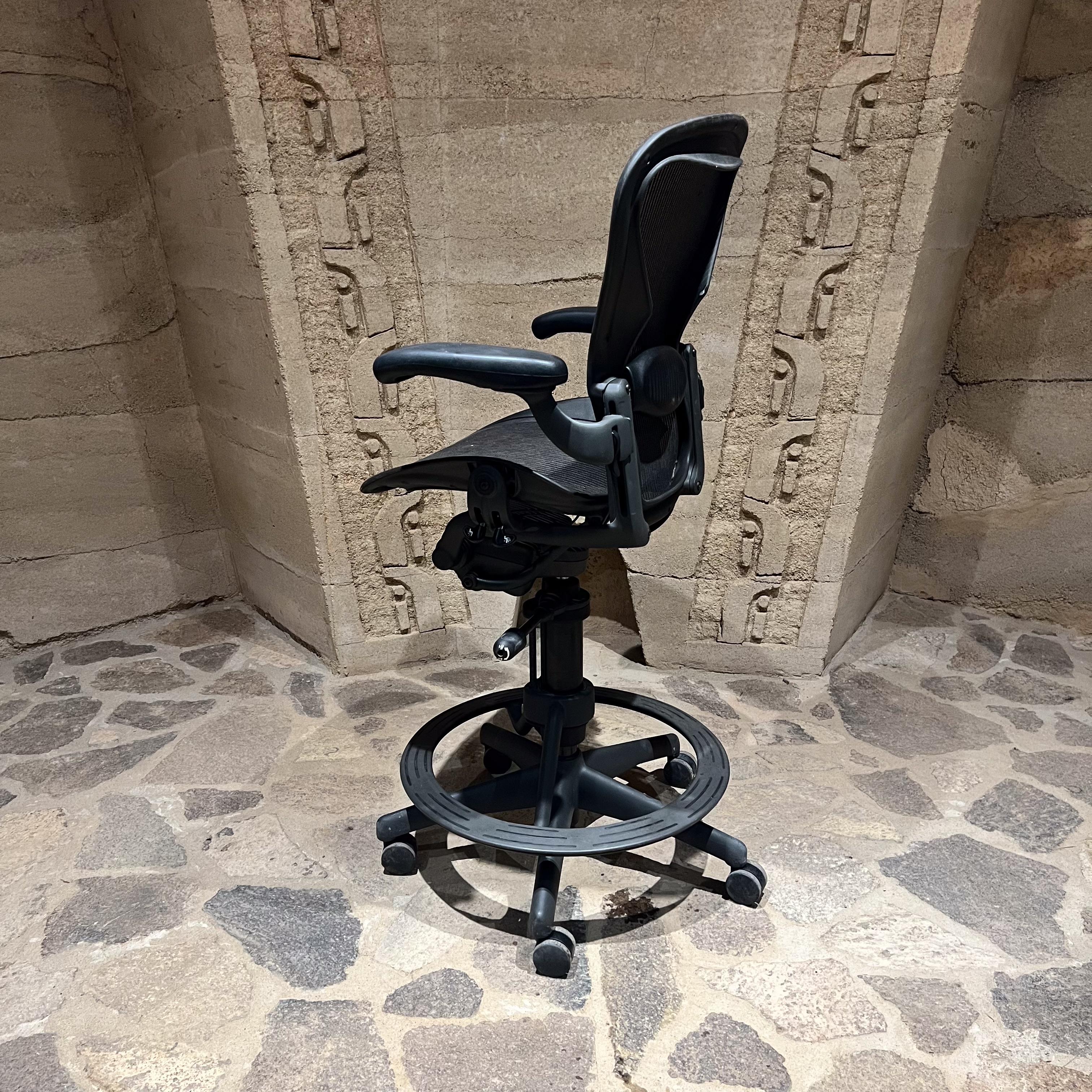 Sedia classica A. Miller Sgabello con braccioli regolabile In condizioni buone in vendita a Chula Vista, CA
