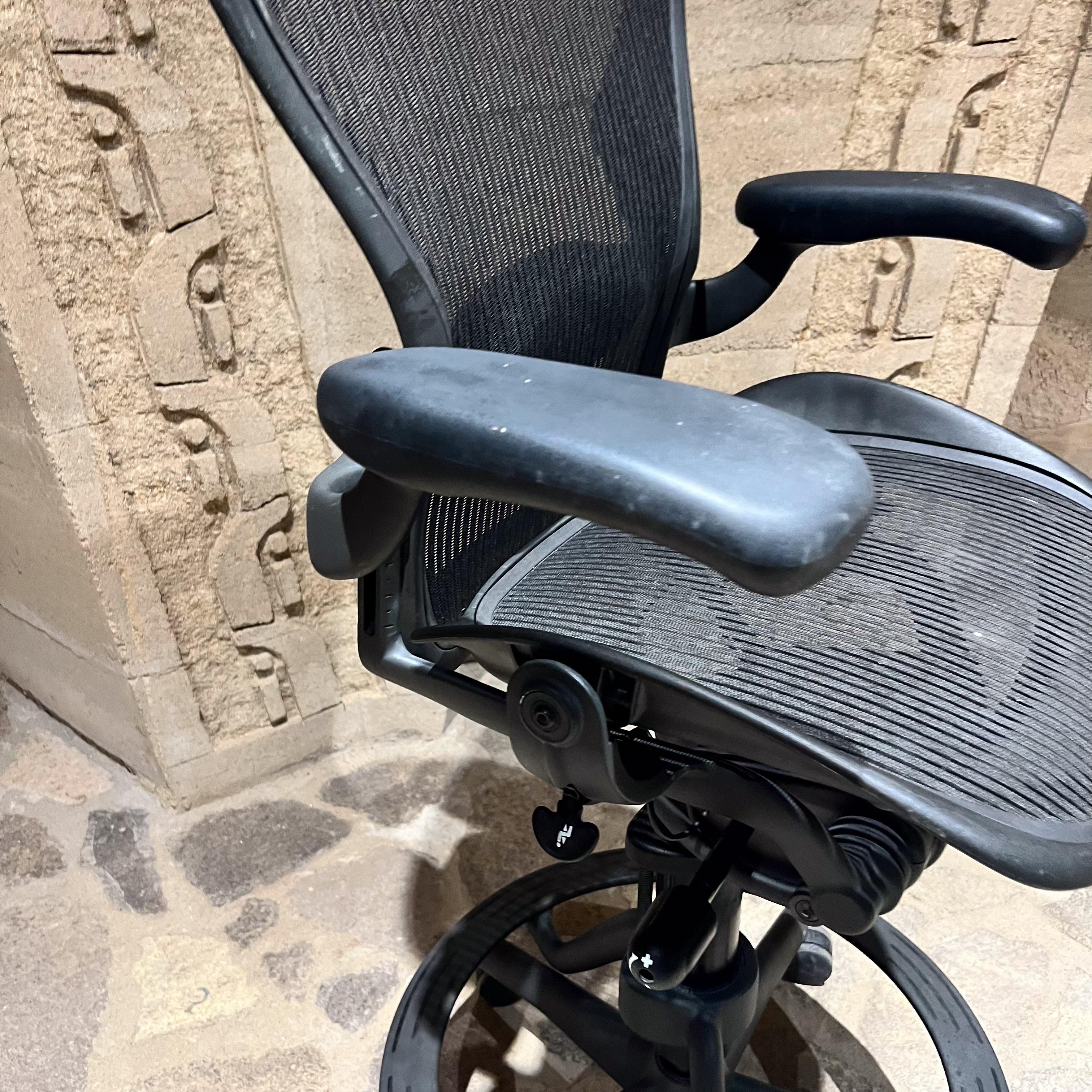 Sedia classica A. Miller Sgabello con braccioli regolabile in vendita 3