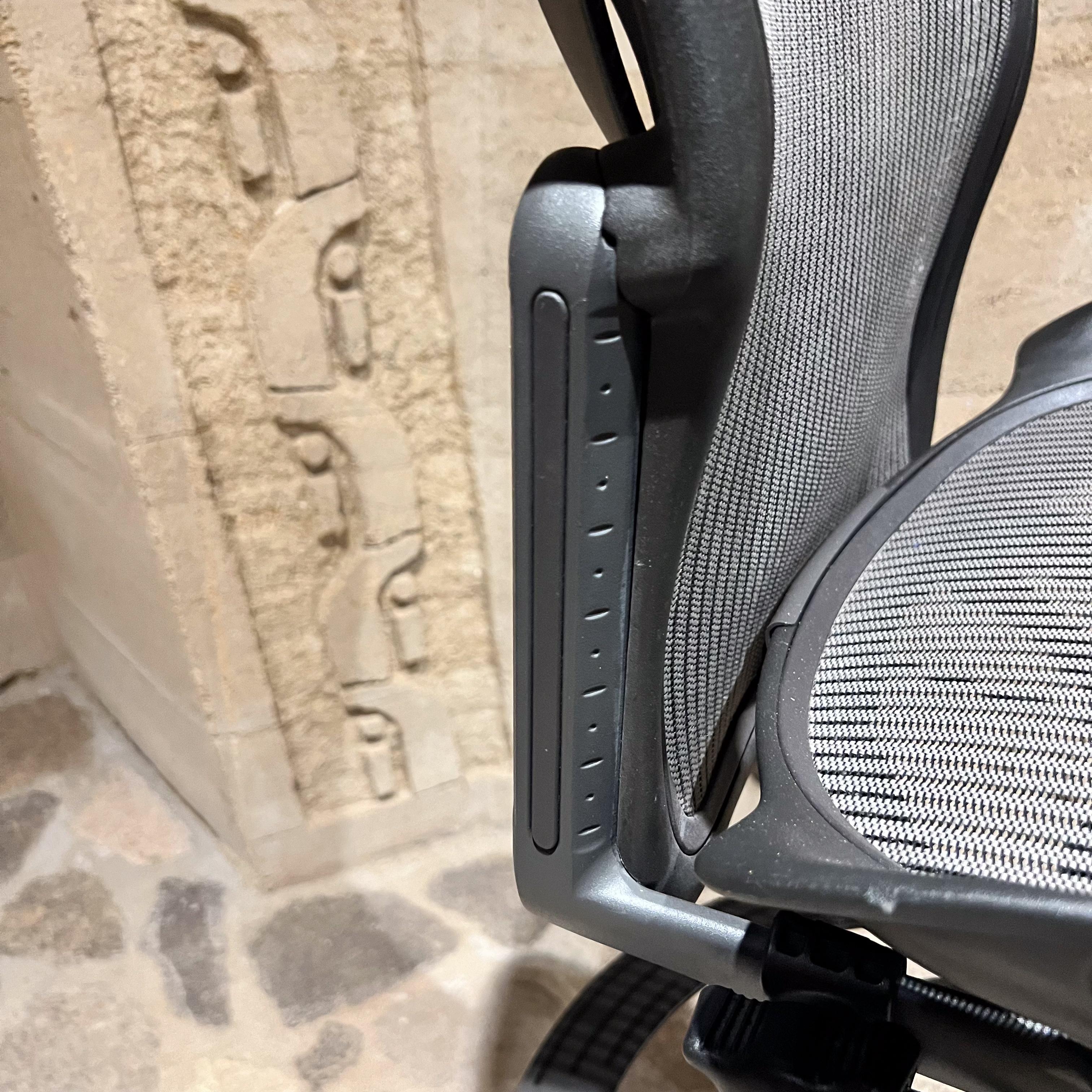 Sedia da ufficio regolabile classica Herman Miller Aeron Mesh Tall Stool in vendita 3