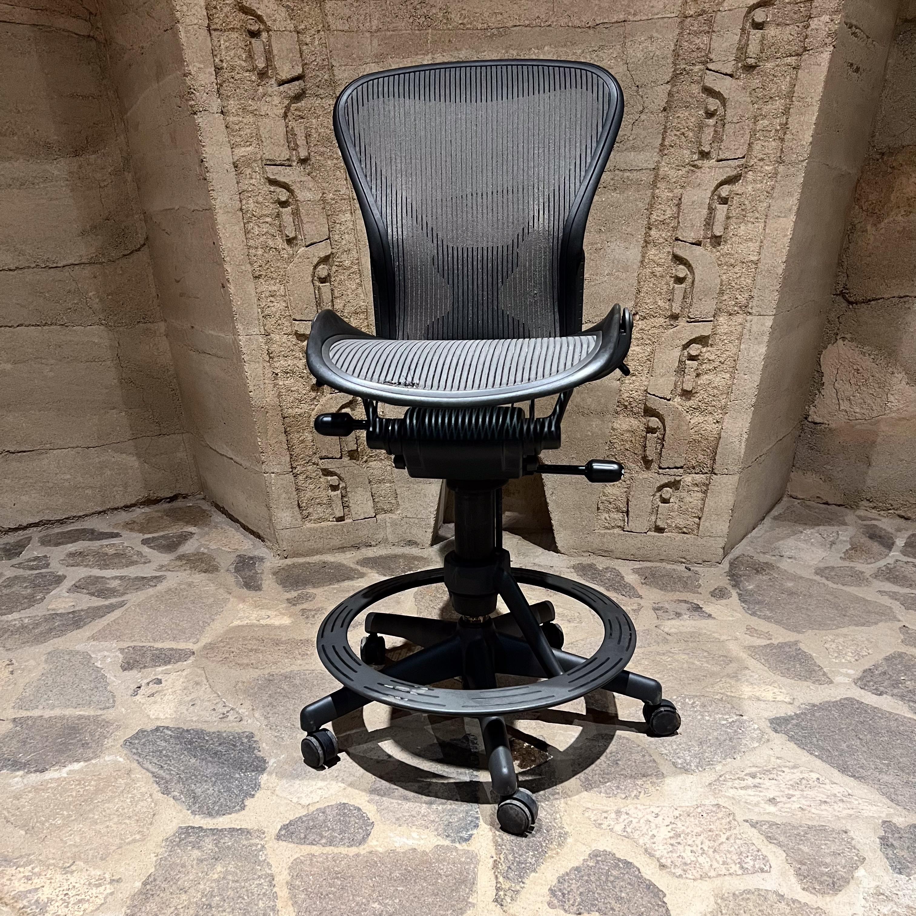 Sedia da ufficio regolabile classica Herman Miller Aeron Mesh Tall Stool in vendita 6