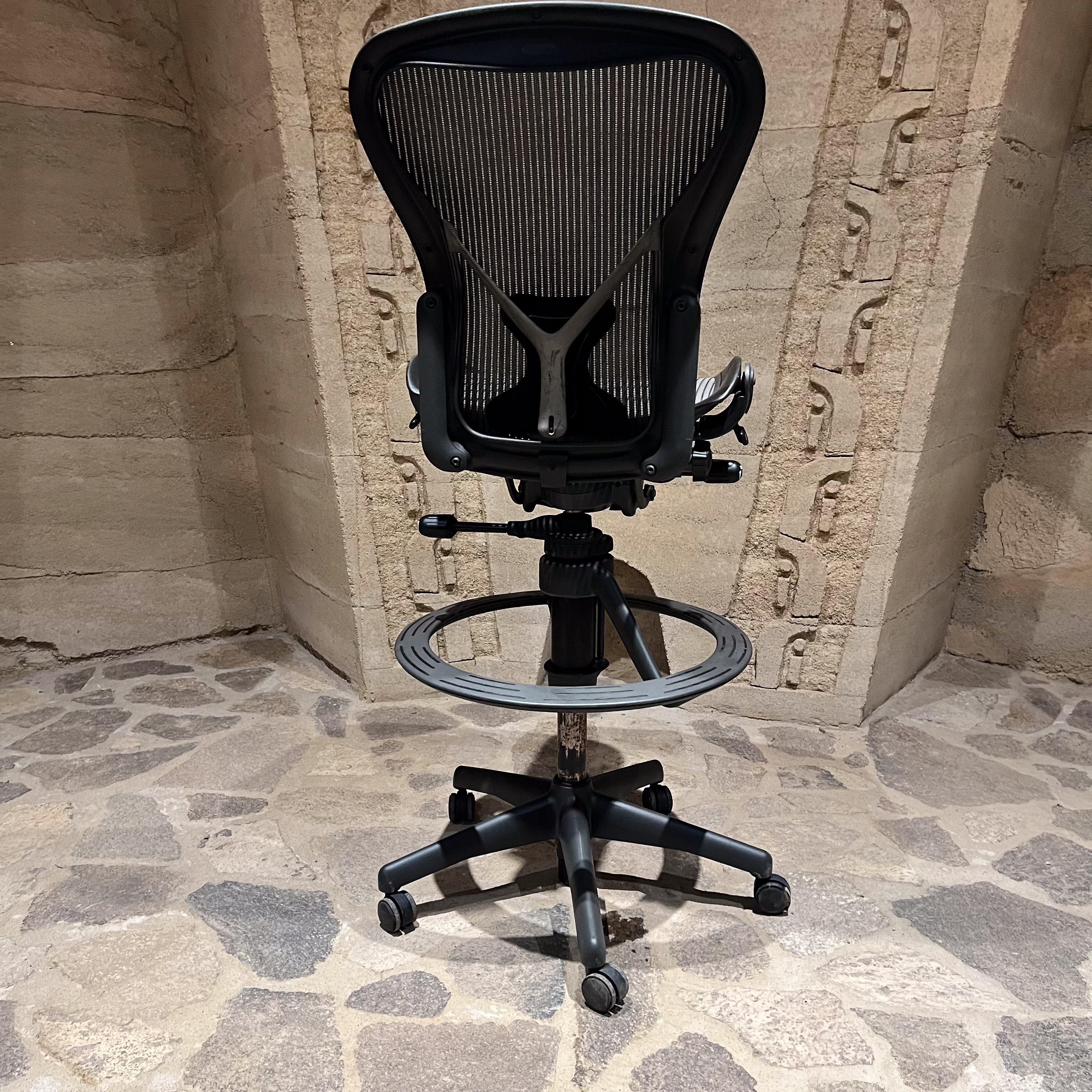 Sedia da ufficio regolabile classica Herman Miller Aeron Mesh Tall Stool In condizioni buone in vendita a Chula Vista, CA