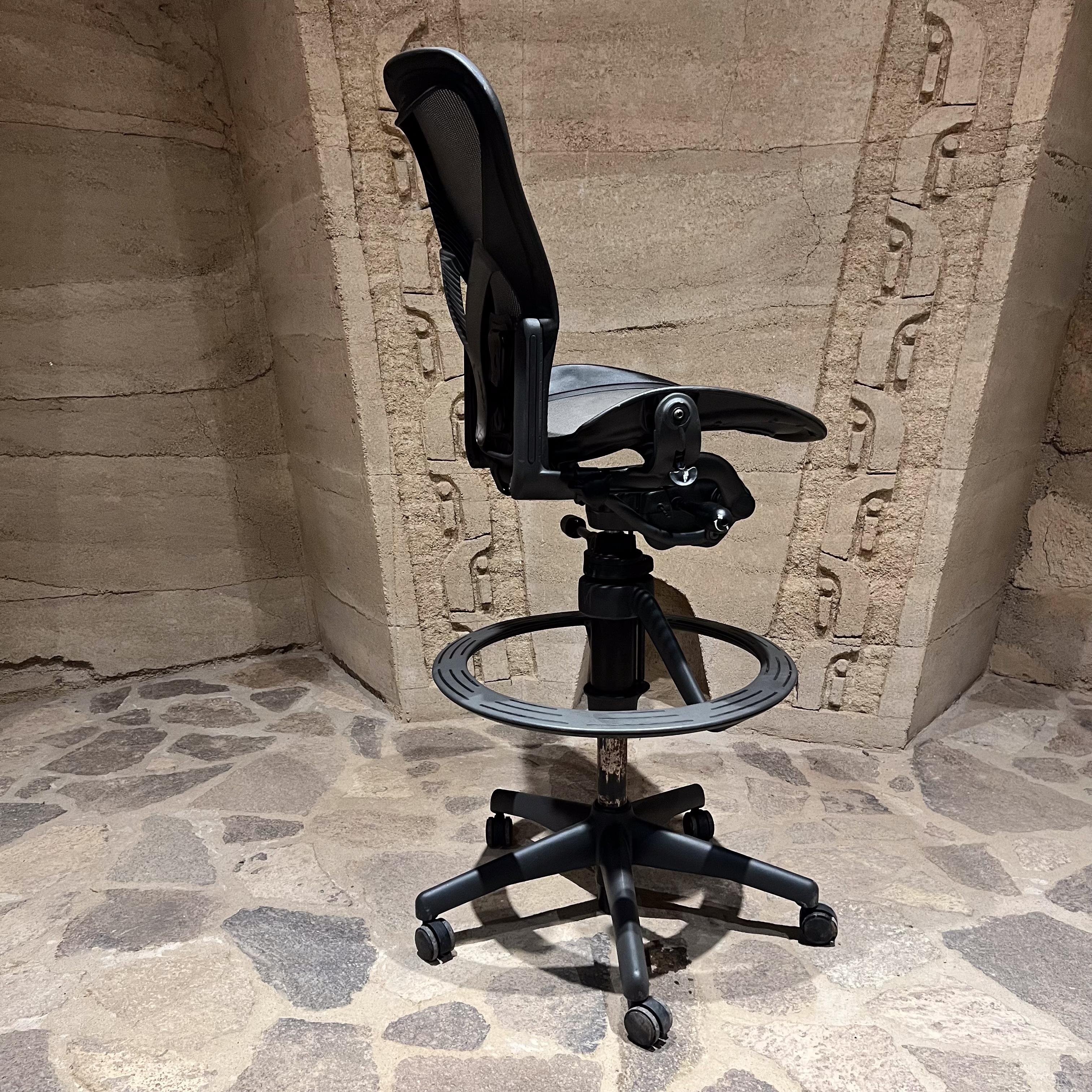 Metallo Sedia da ufficio regolabile classica Herman Miller Aeron Mesh Tall Stool in vendita