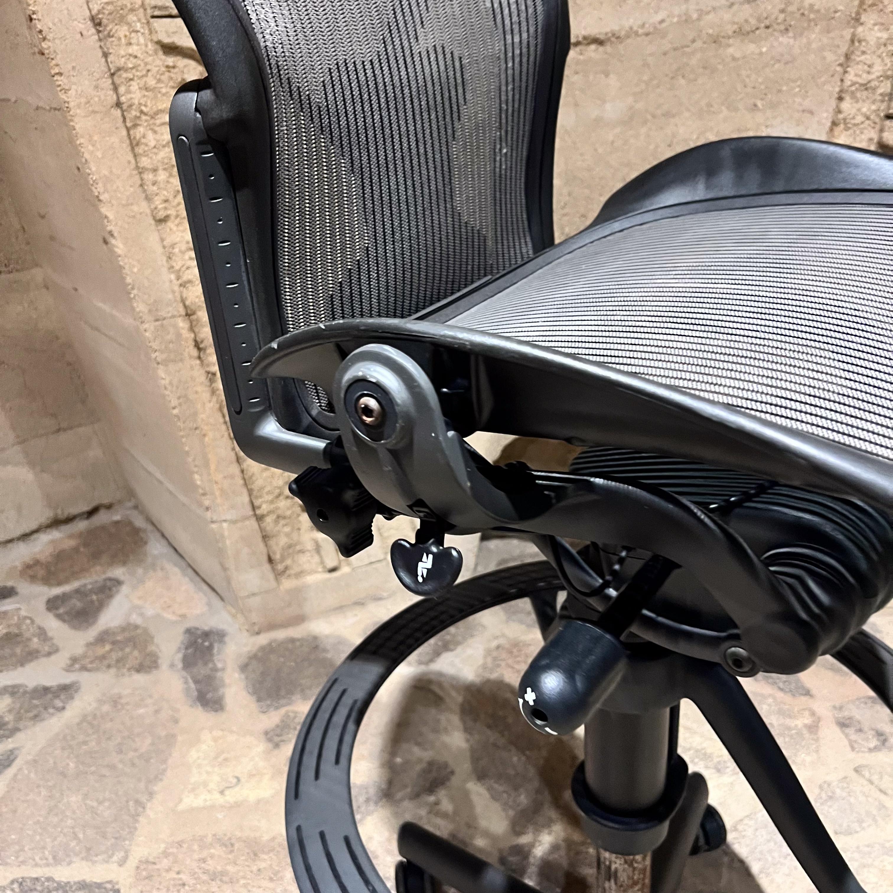 Sedia da ufficio regolabile classica Herman Miller Aeron Mesh Tall Stool in vendita 2