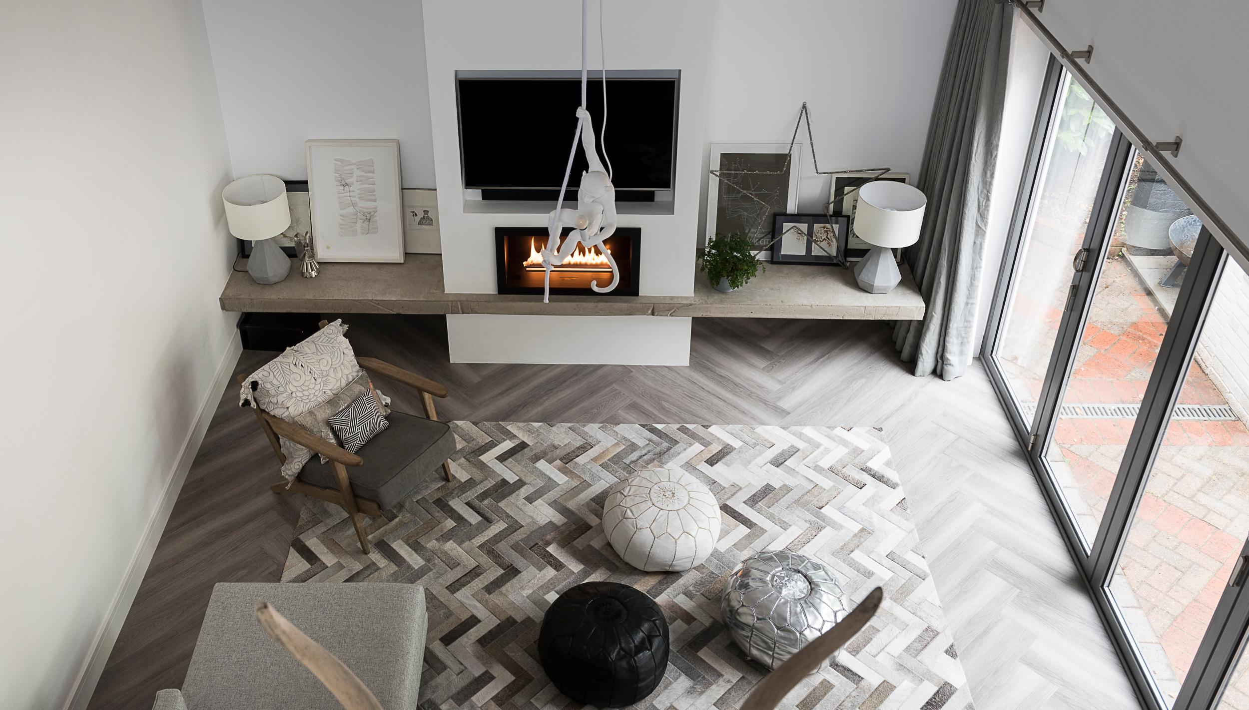Classic Herringbone Grau Anpassbare Espina Rindsleder Bereich Boden Teppich X-Large im Angebot 1