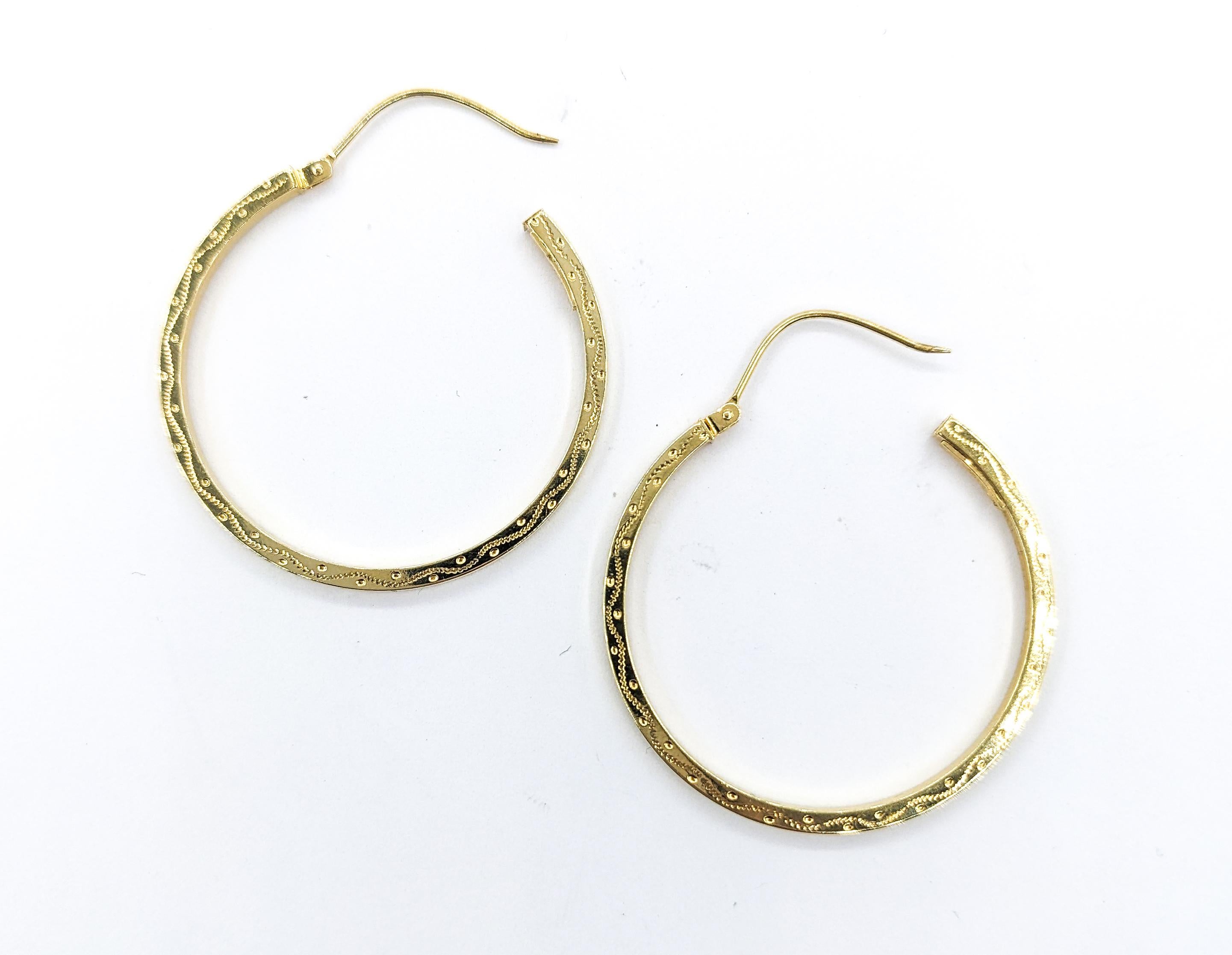 Contemporary Classic Hoop Earrings In Yellow Gold For Sale