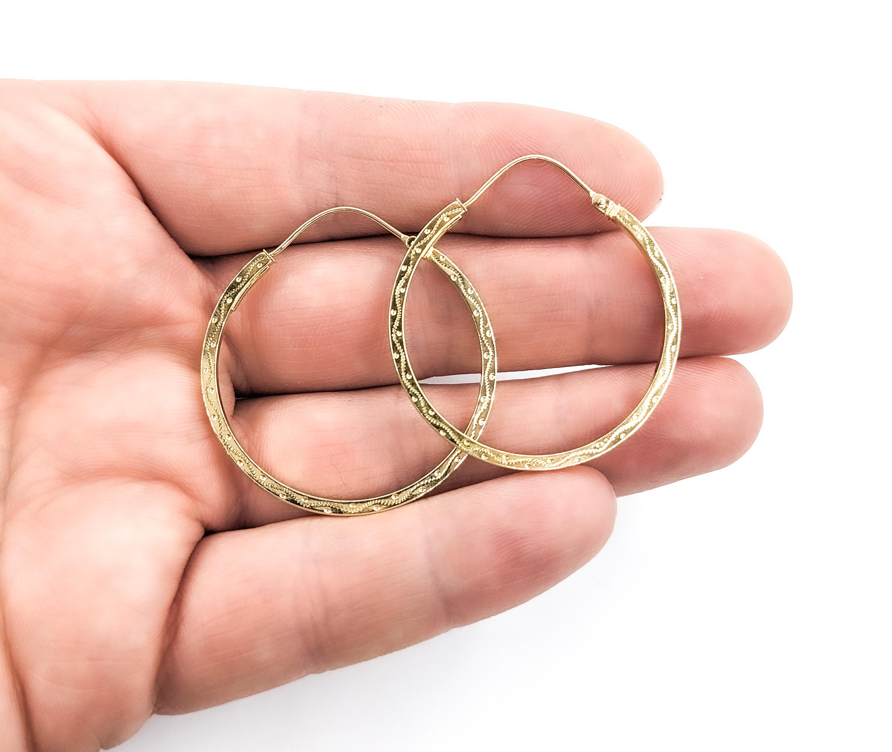 Classic Hoop Earrings In Yellow Gold For Sale 3