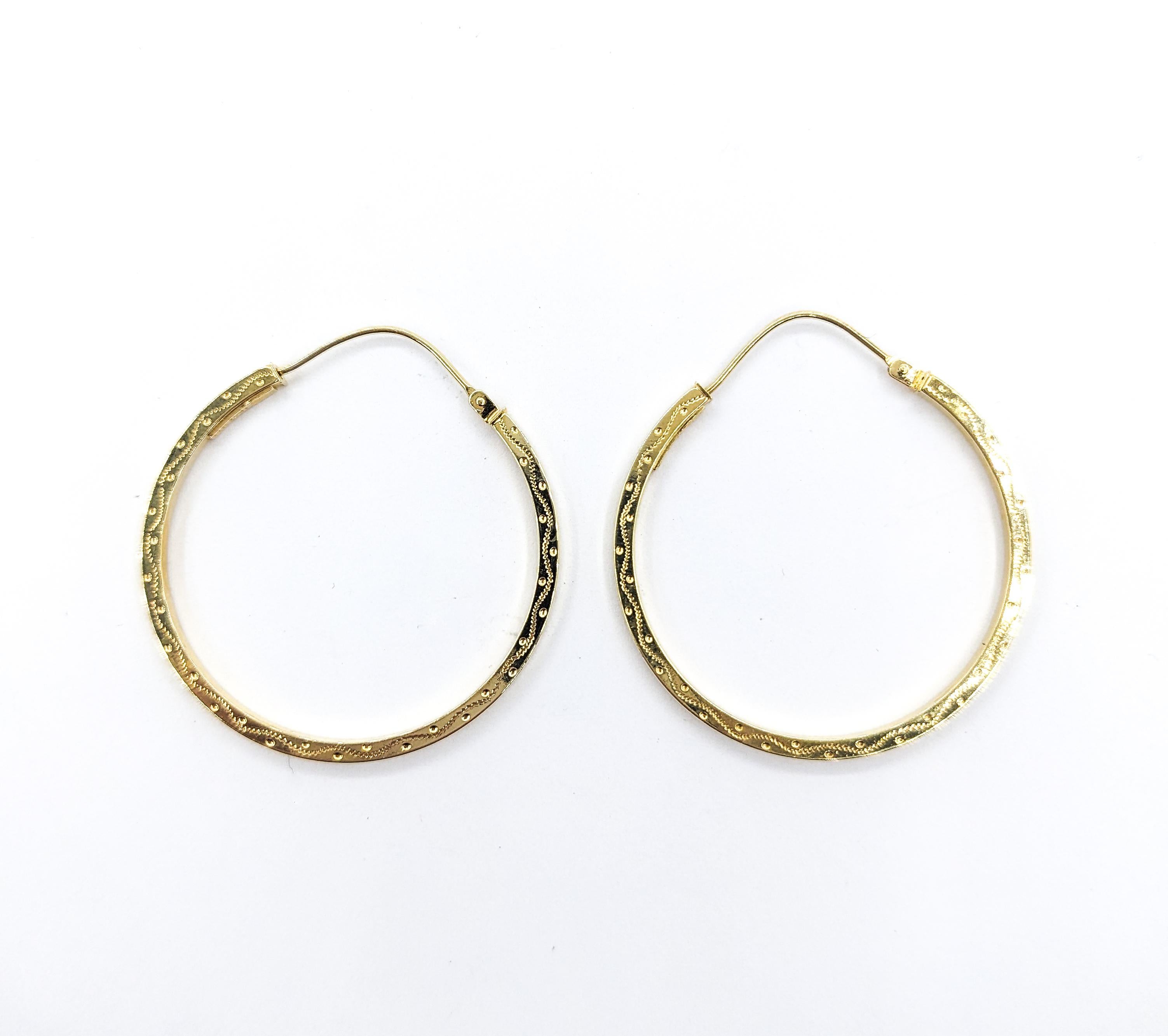 Classic Hoop Earrings In Yellow Gold For Sale 4
