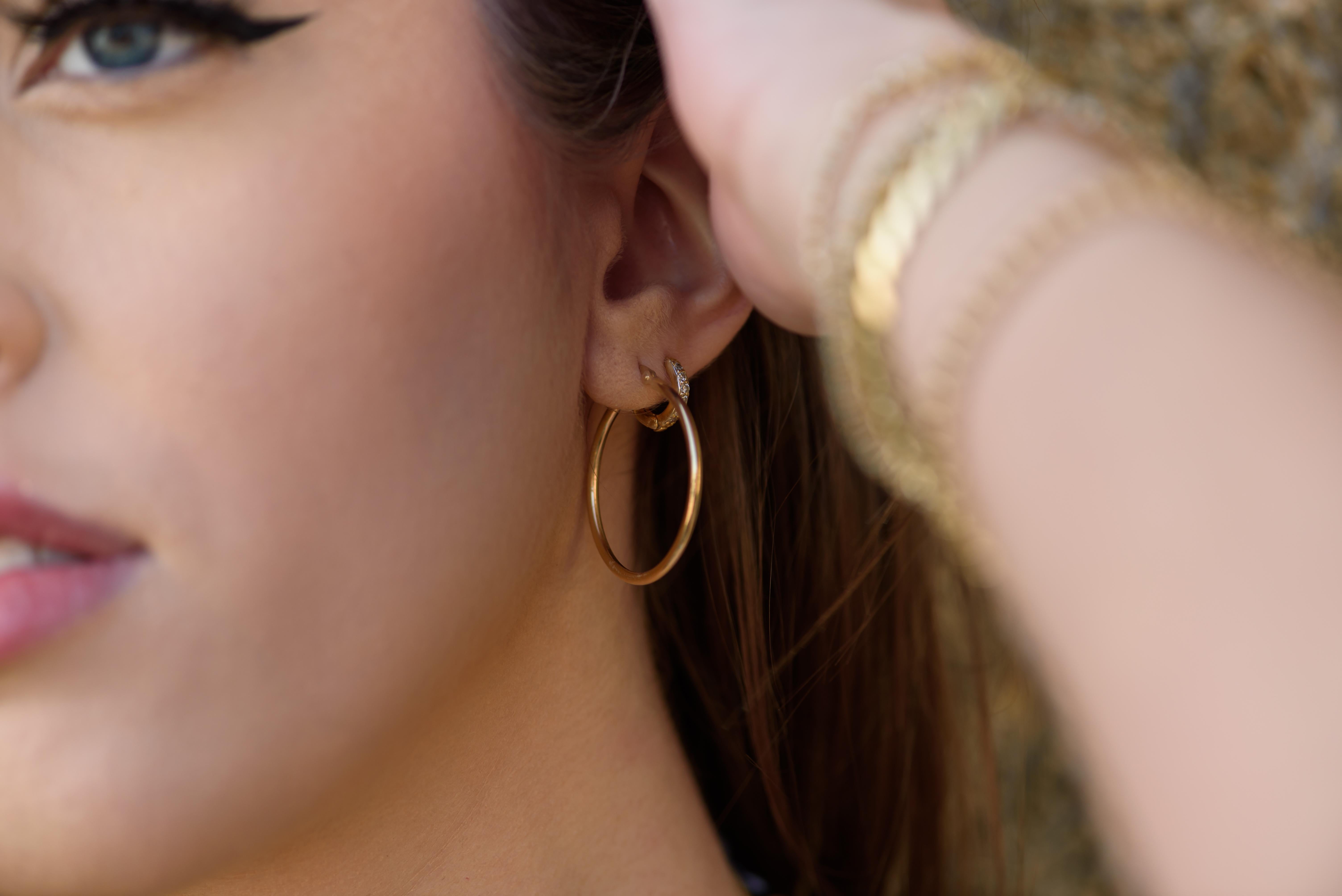 18k gold tube earrings, 1.25in diameter.