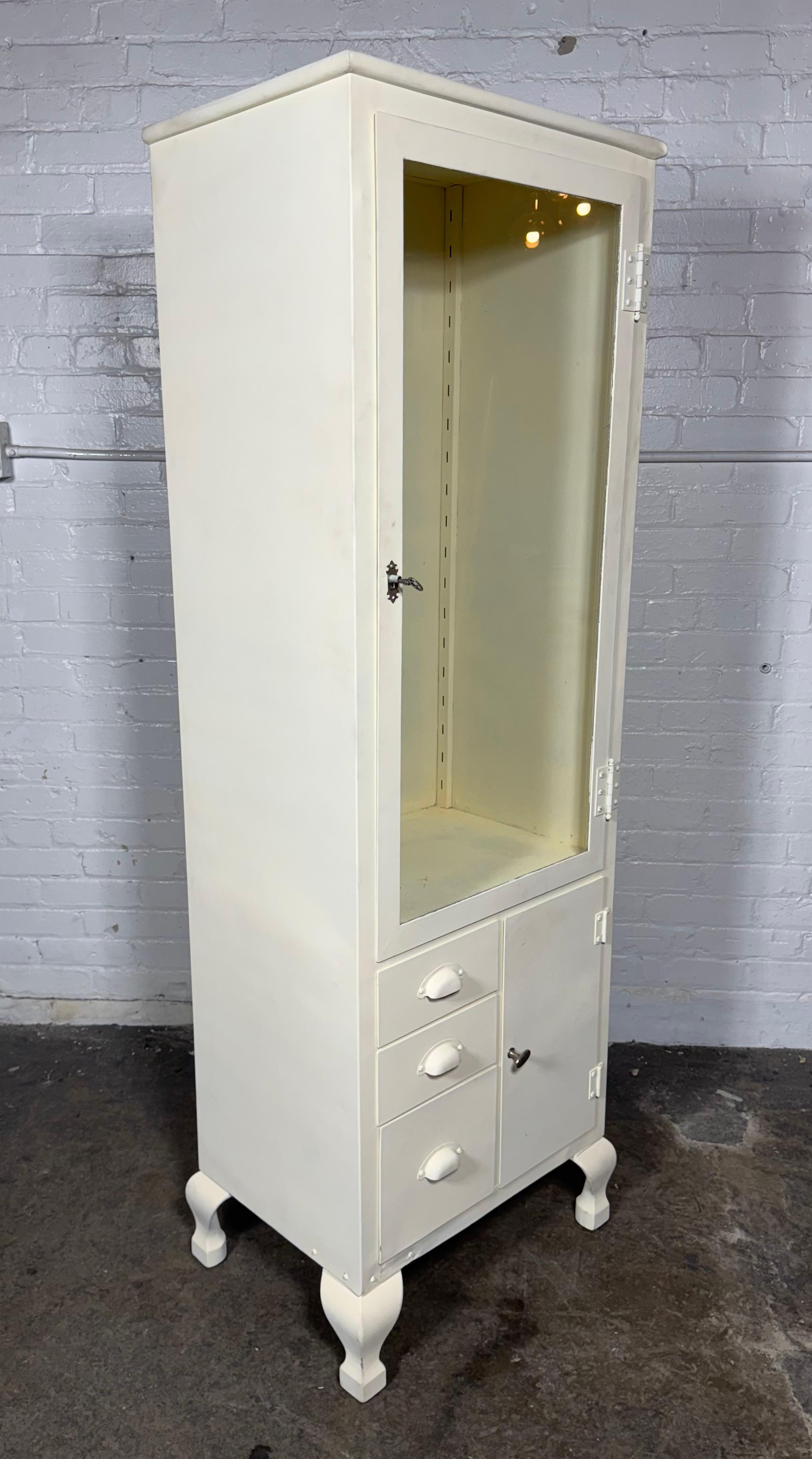 Clásico industrial de metal y cristal Mueble médico/ vitrina / cocina, baño Industrial en venta