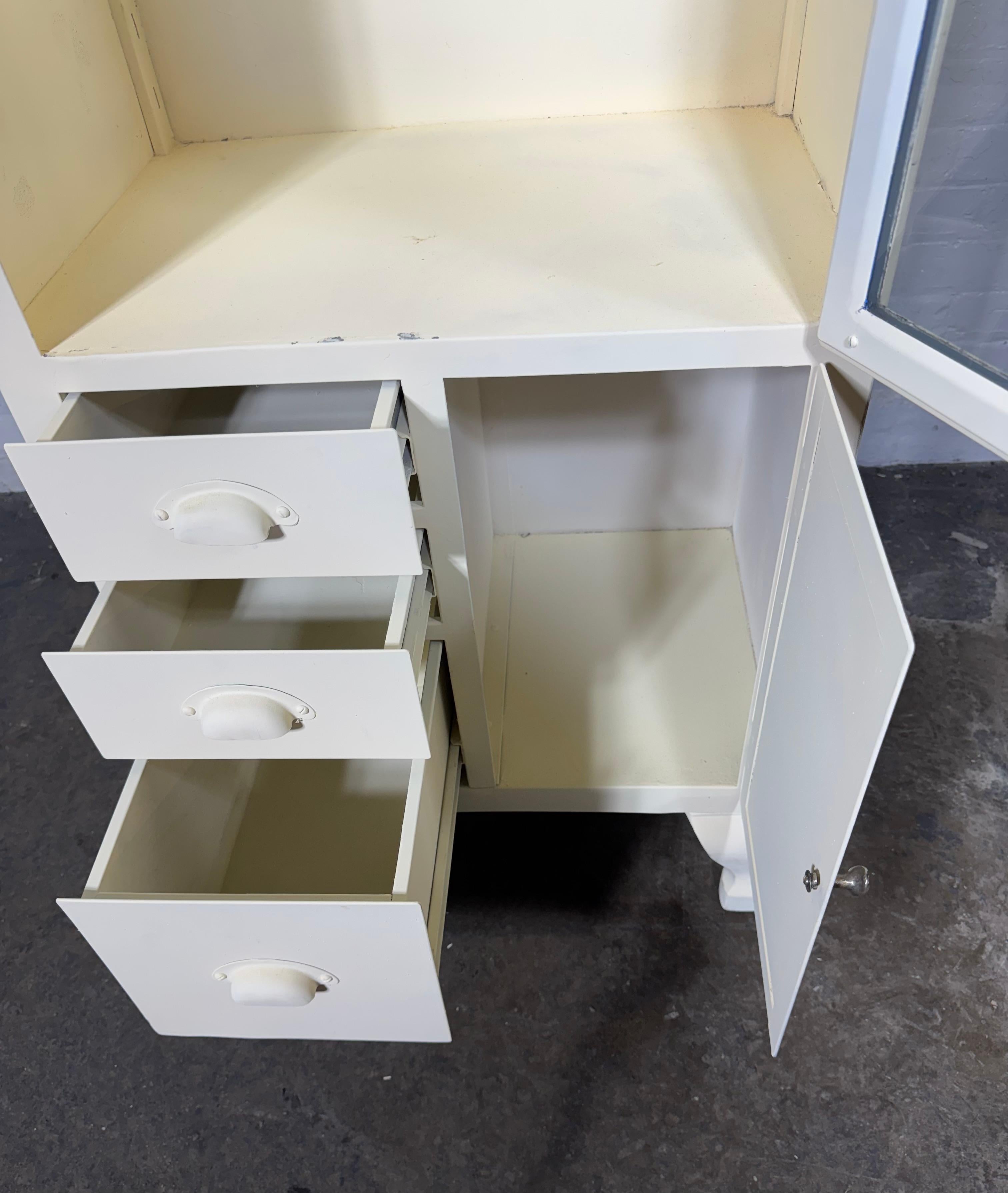 Clásico industrial de metal y cristal Mueble médico/ vitrina / cocina, baño Estadounidense en venta