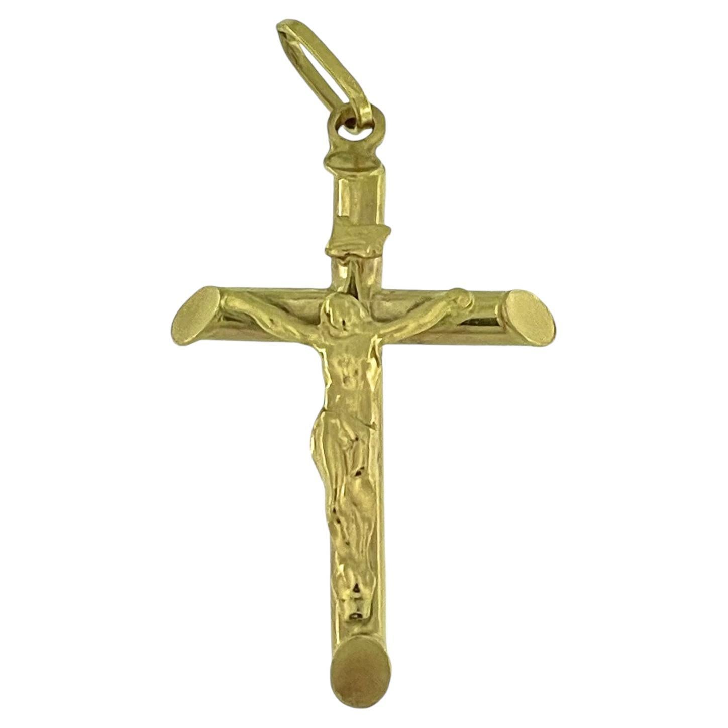Classic Italian 18 karat Yellow Gold Crucifix