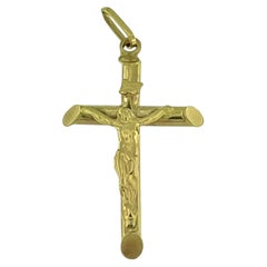 Classic Italian 18 karat Yellow Gold Crucifix