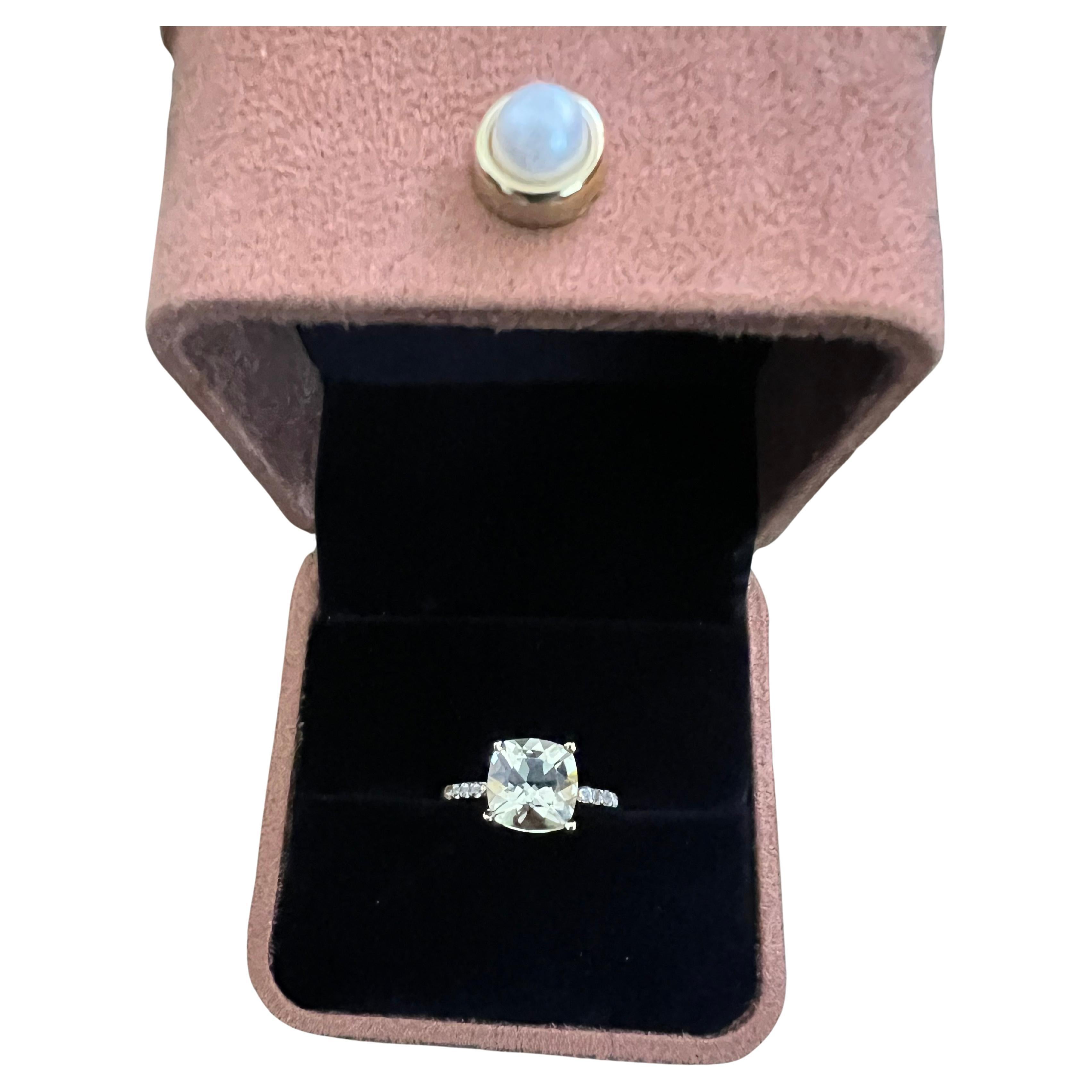 Classic Italian Bochic “Capri” Lemon Topaz Ring Set In 18K Gold & Silver 

Natural Lemon Green Topaz  - 1.50 carats 

This Ring is from the 