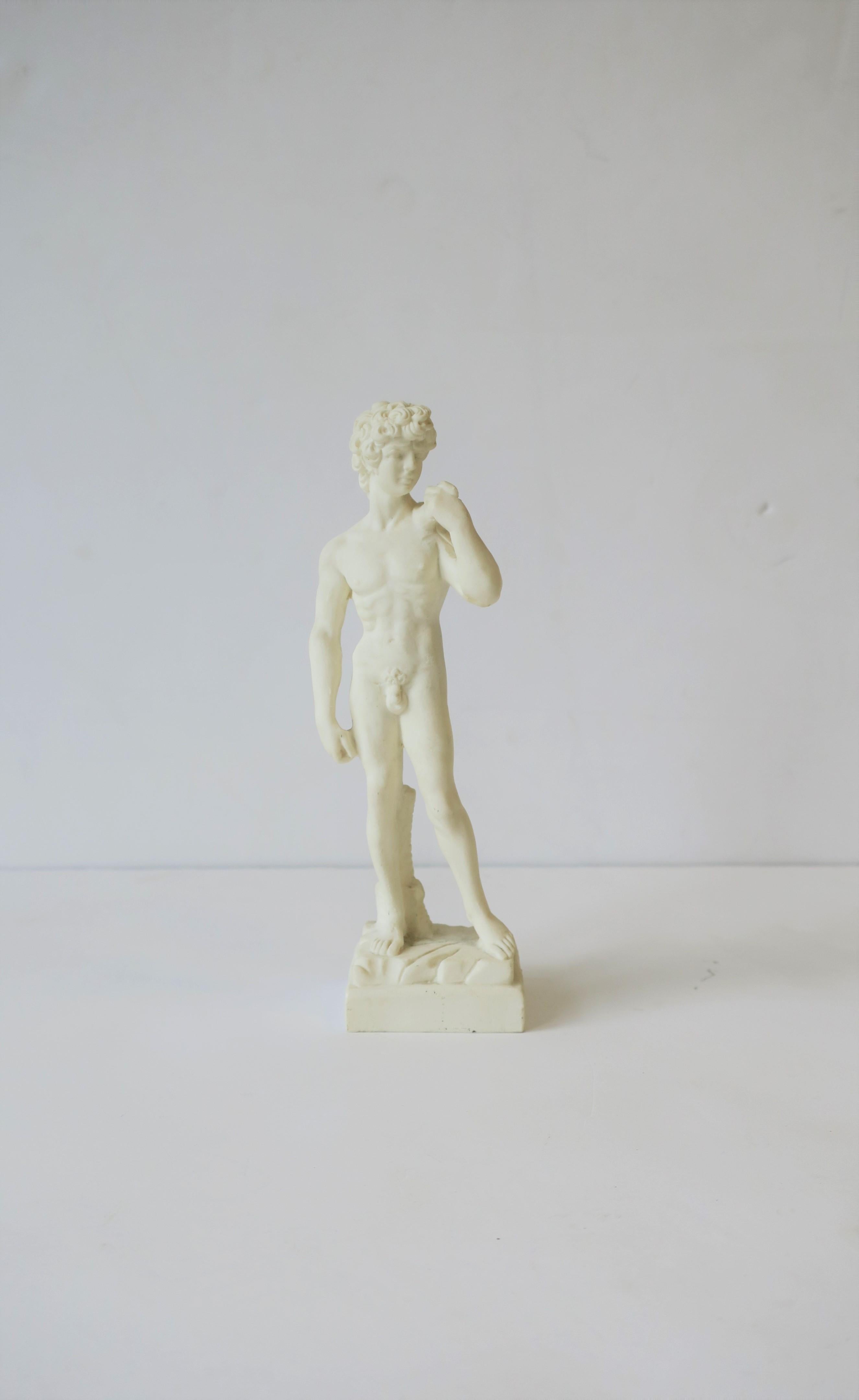 Classic Italian Roman 'David' Statue In Good Condition For Sale In New York, NY