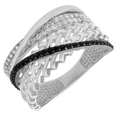 Bague fantaisie de style italien classique en or blanc et diamants noirs et blancs pour elle