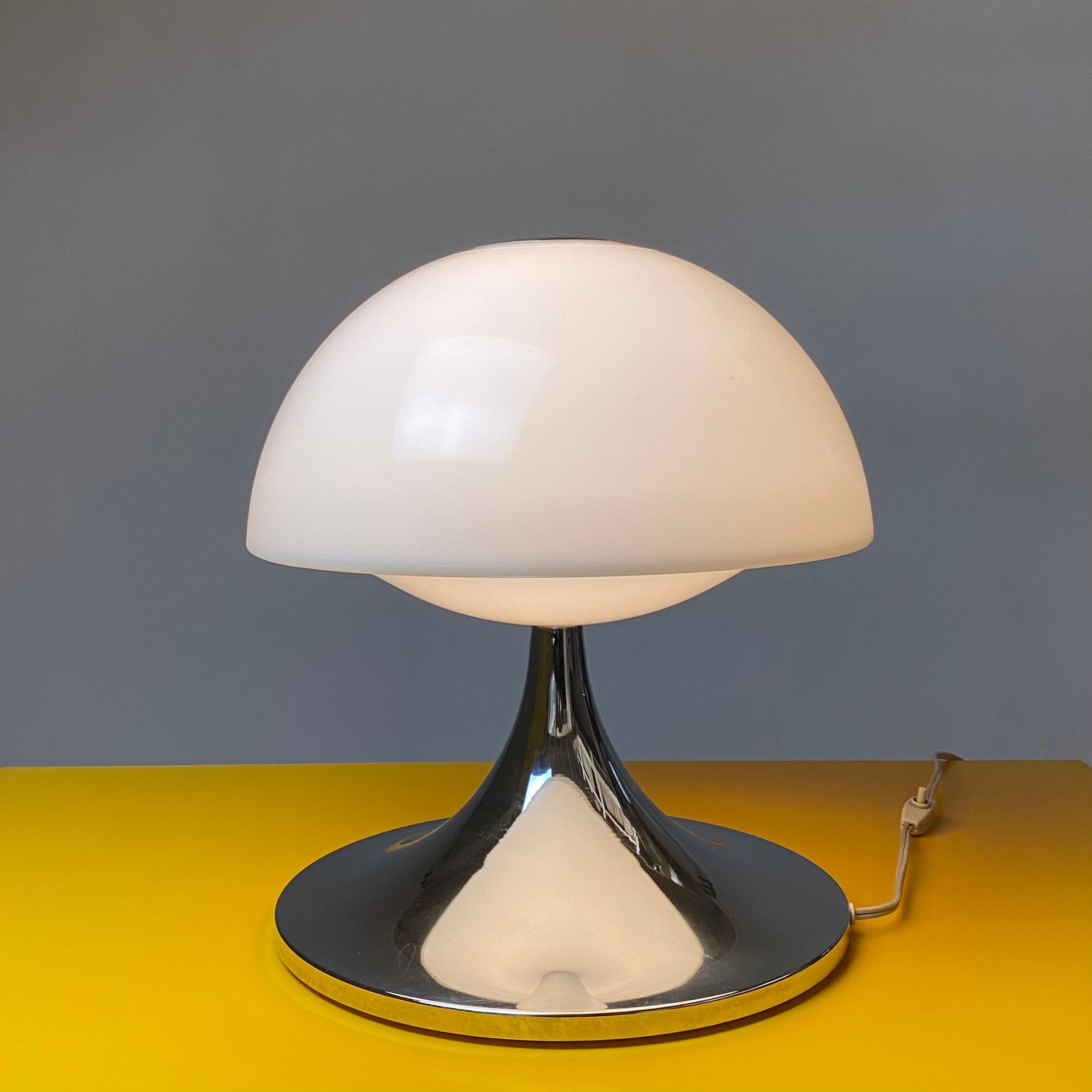 Classic Italian Table Lamp, 1970s In Good Condition In Haderslev, DK