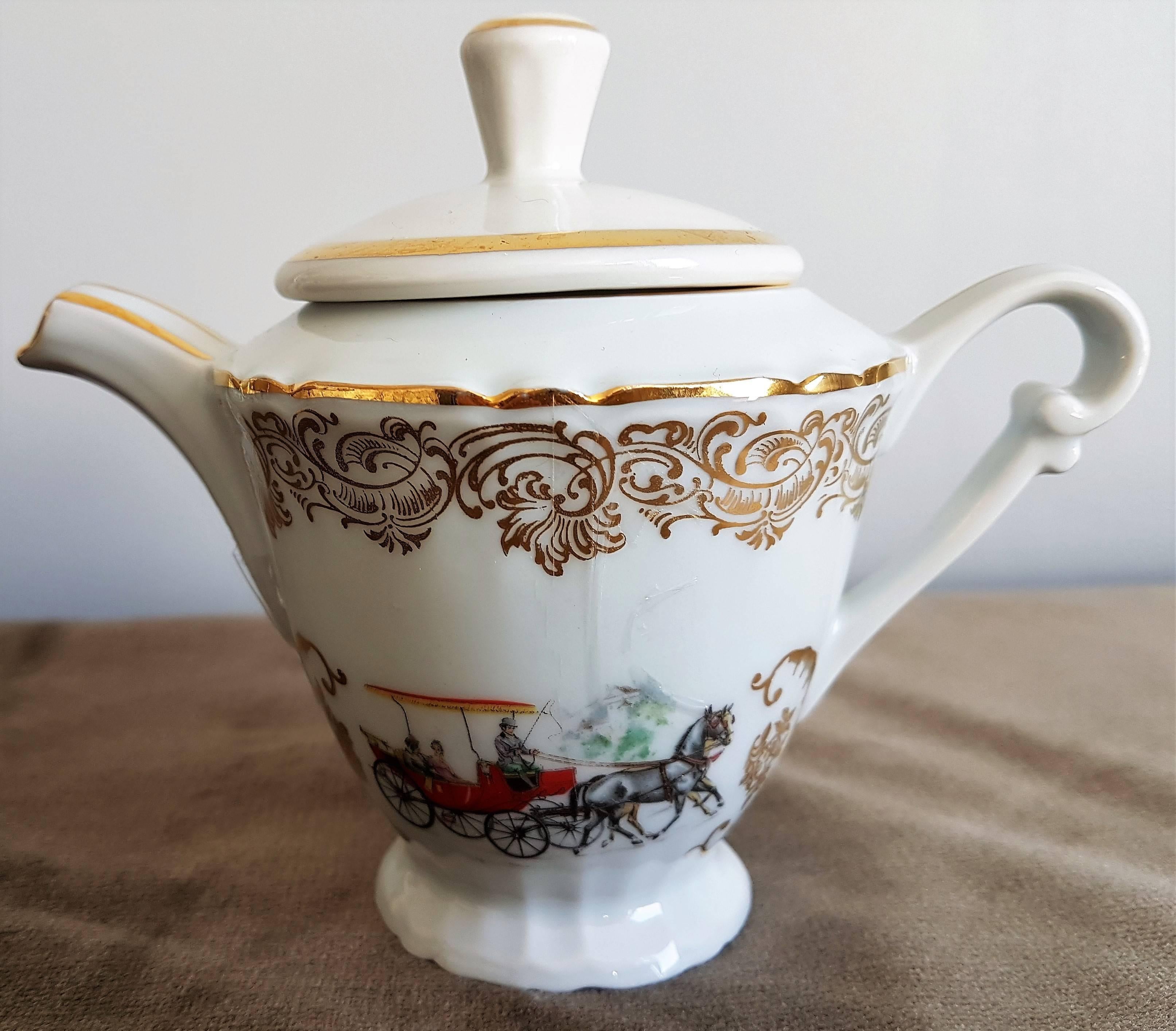 Klassisches italienisches Teeset aus feinem Porzellan in Weiß und Gold (Italienisch) im Angebot