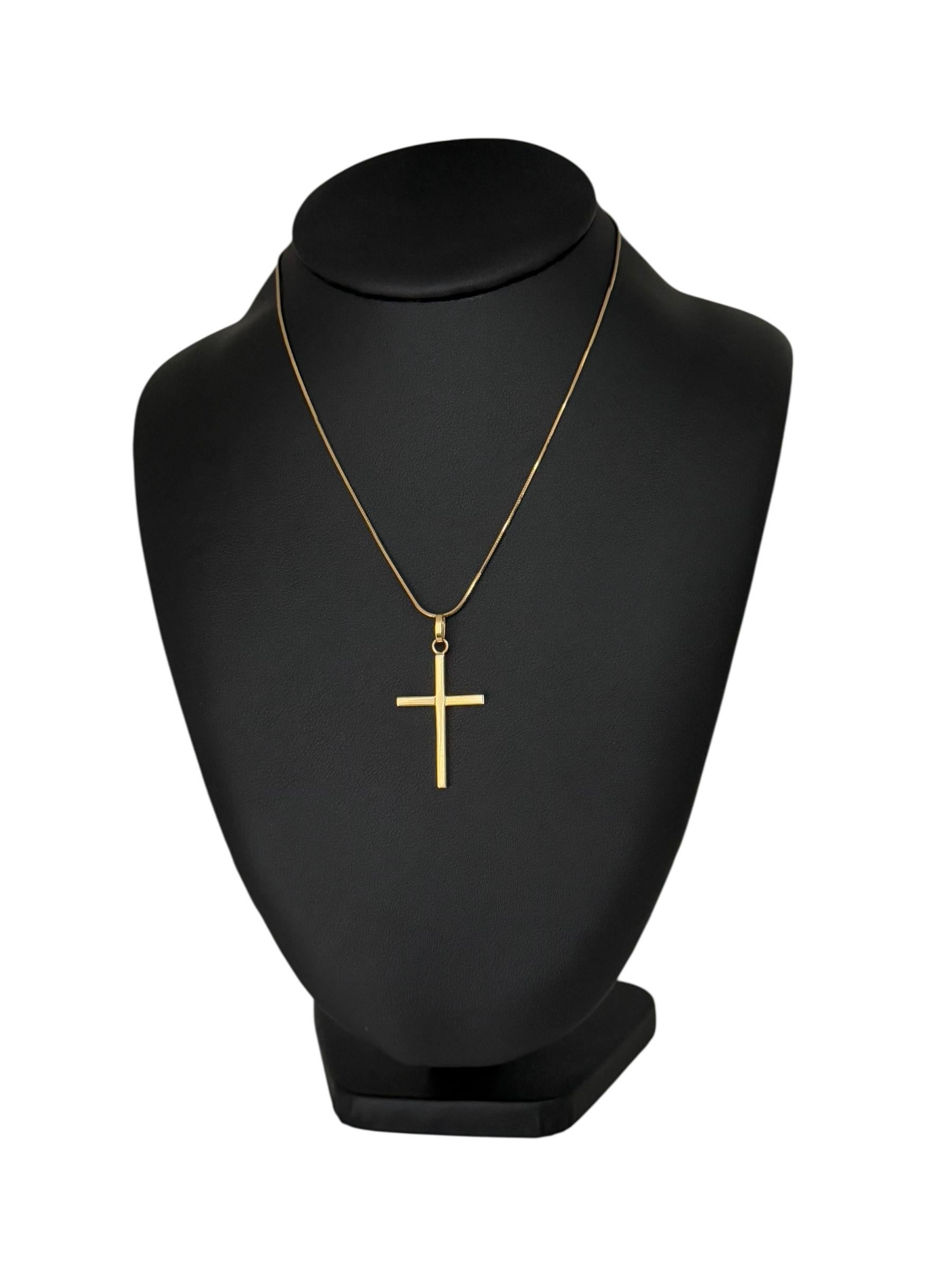 Classic Italian Yellow and White Gold Cross en Bueno estado para la venta en Esch sur Alzette, Esch-sur-Alzette